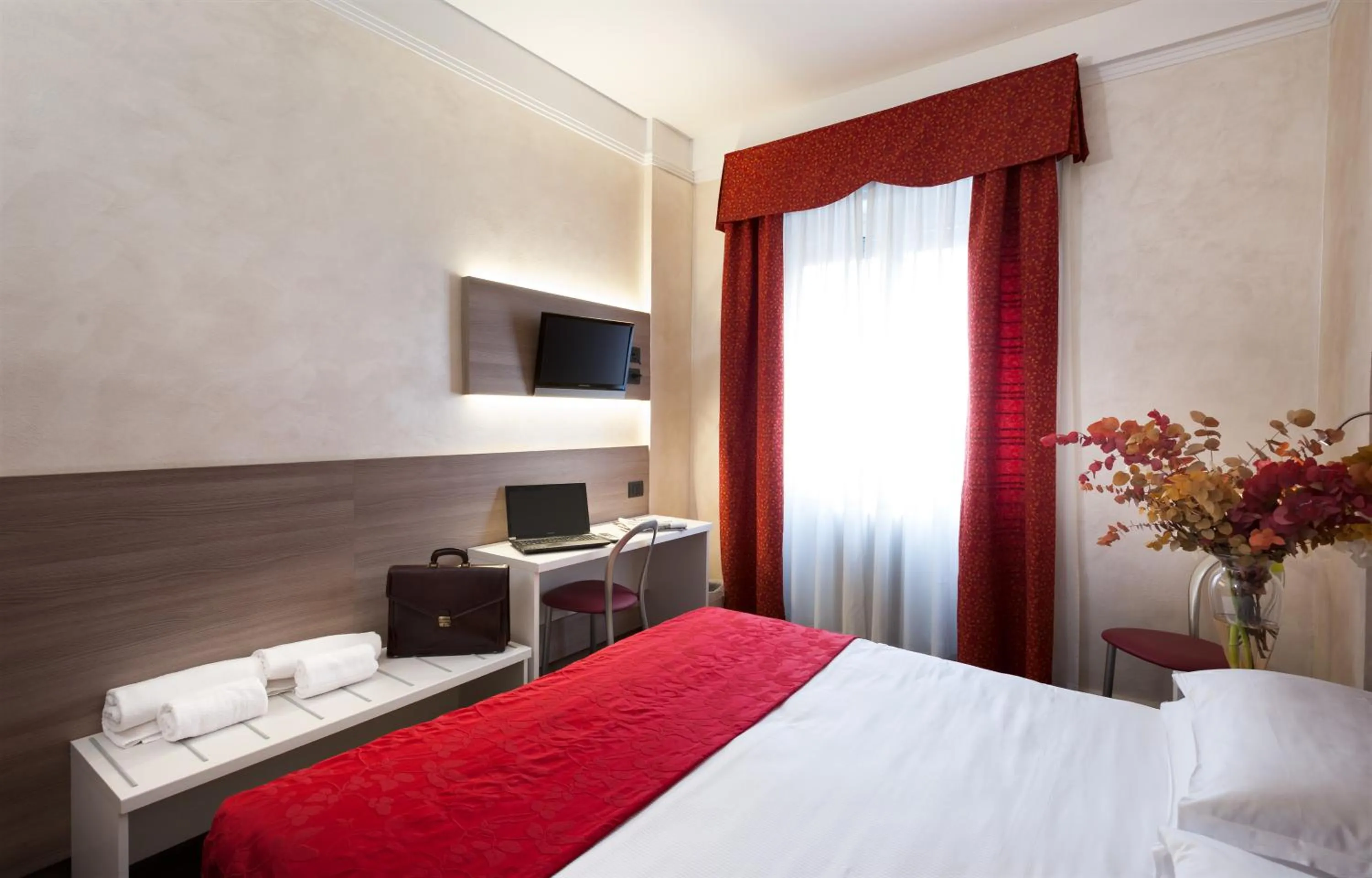 Photo of the whole room, Bed in Hotel Gamma