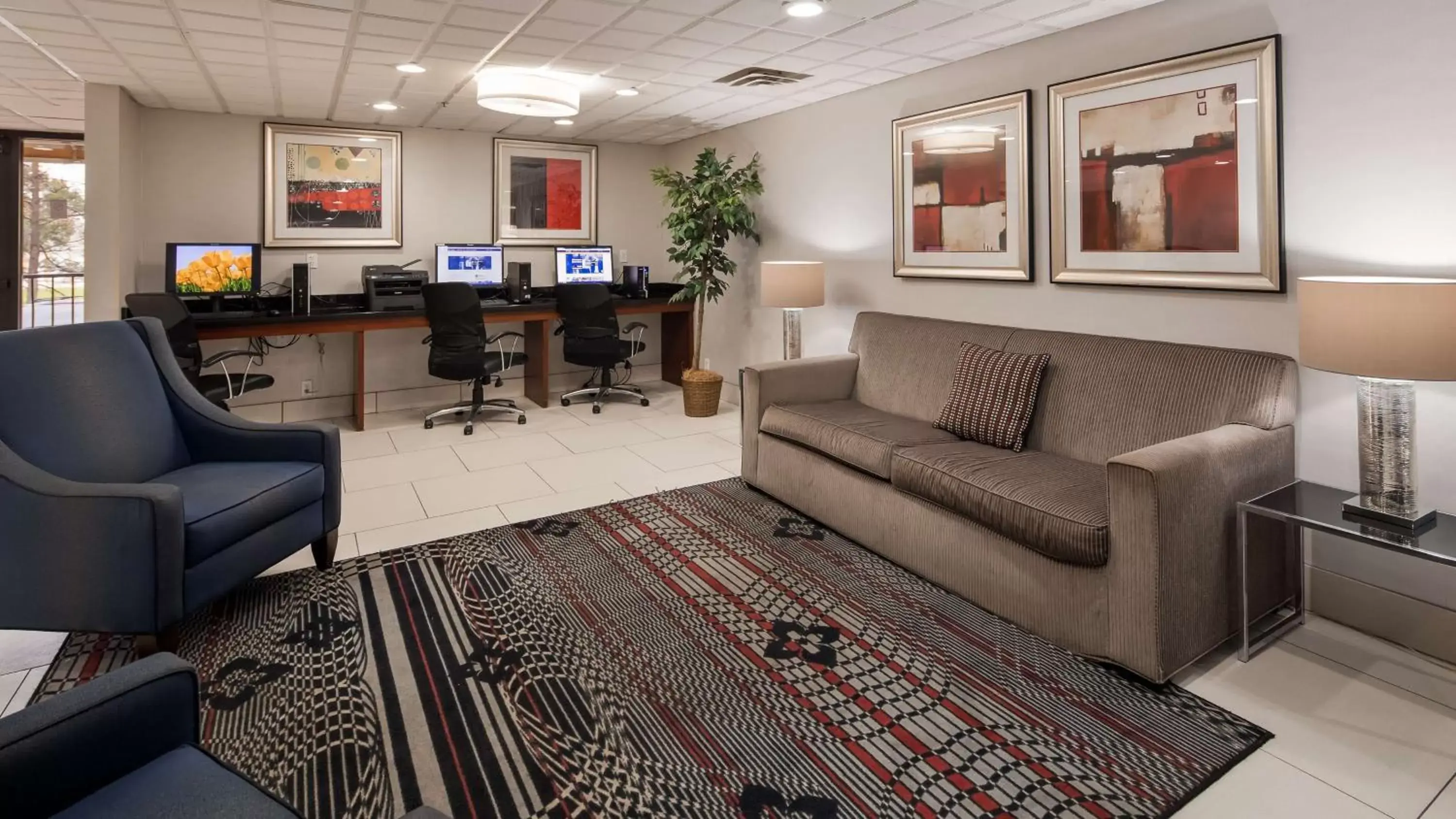 Lobby or reception, Seating Area in The Hotel at Dayton South