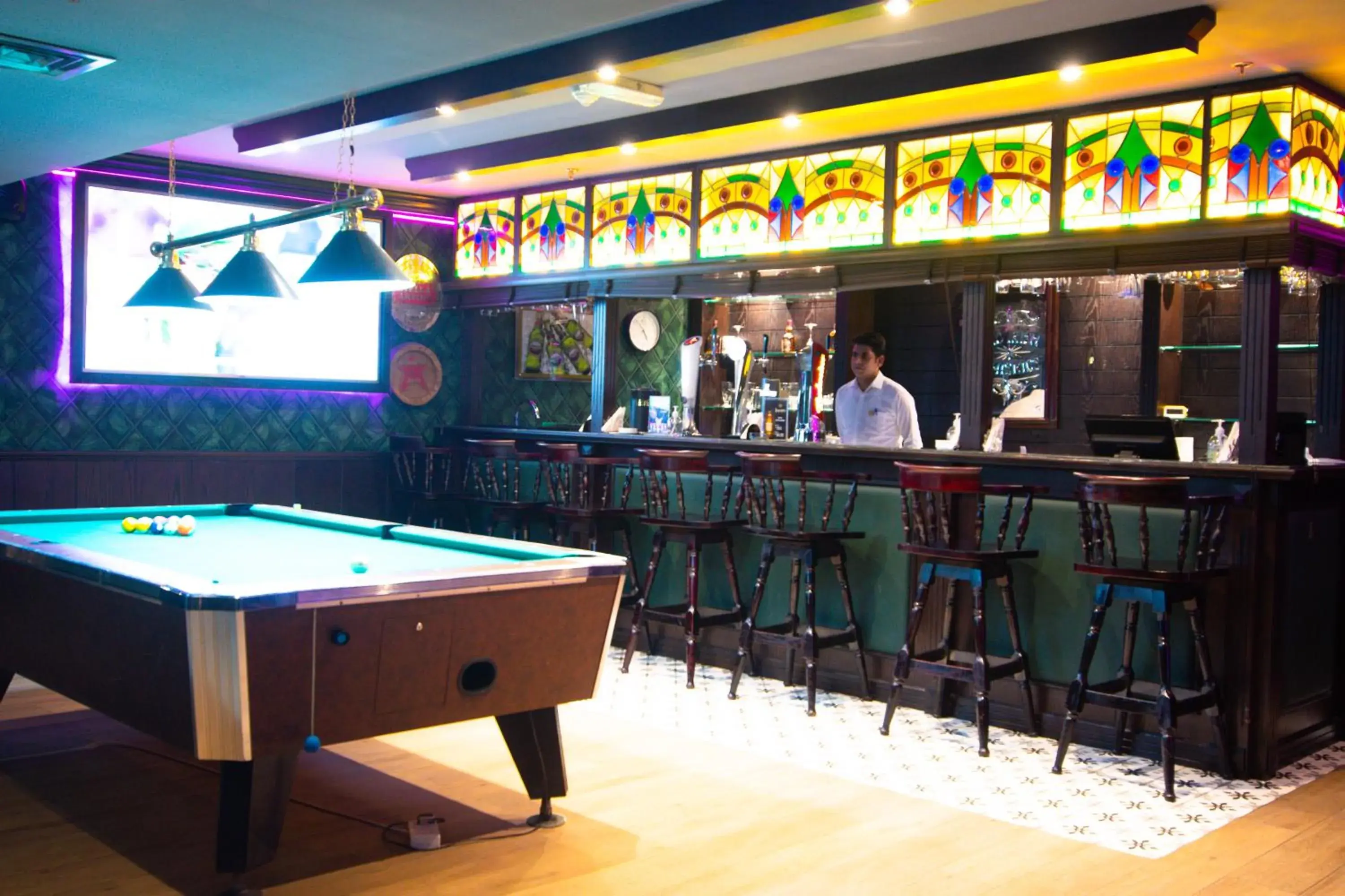 Lounge or bar, Billiards in Golden Tulip Deira Hotel