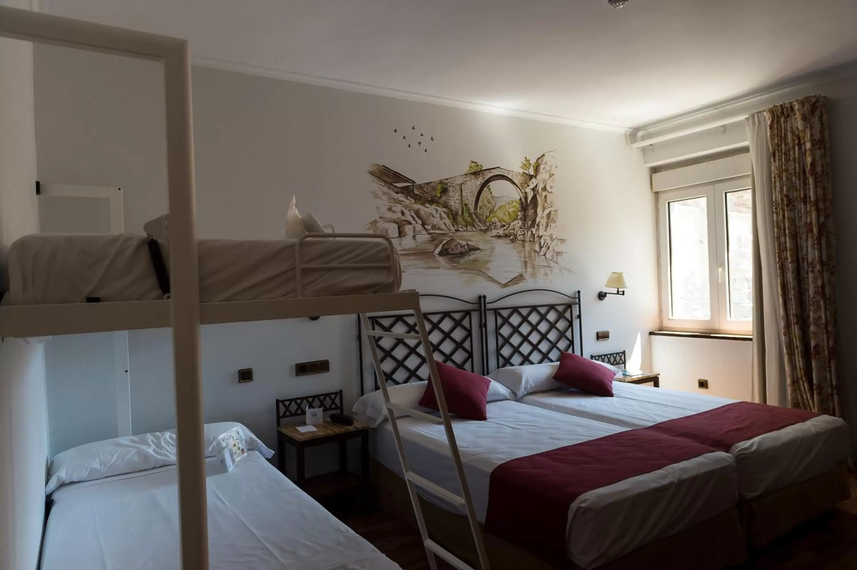 Photo of the whole room, Bunk Bed in Palacio Valderrabanos