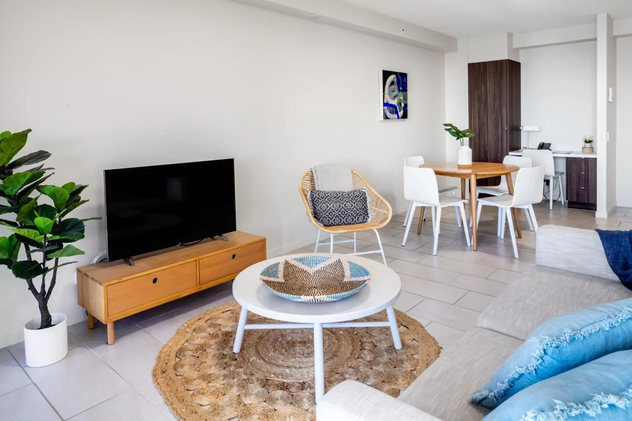 Living room, TV/Entertainment Center in First Light Mooloolaba, Ascend Hotel Collection