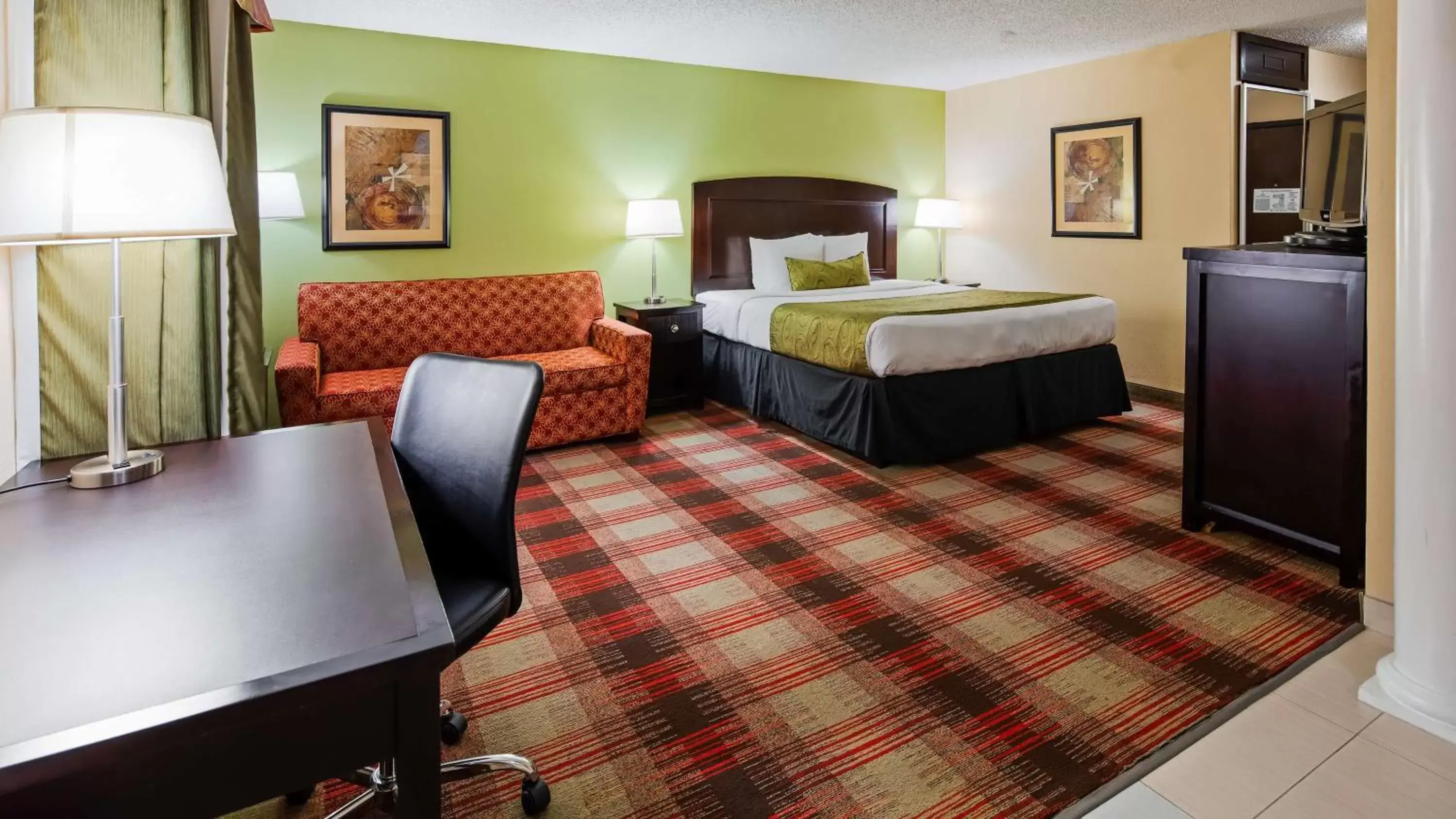 Photo of the whole room in Best Western Plus Addison/Dallas Hotel