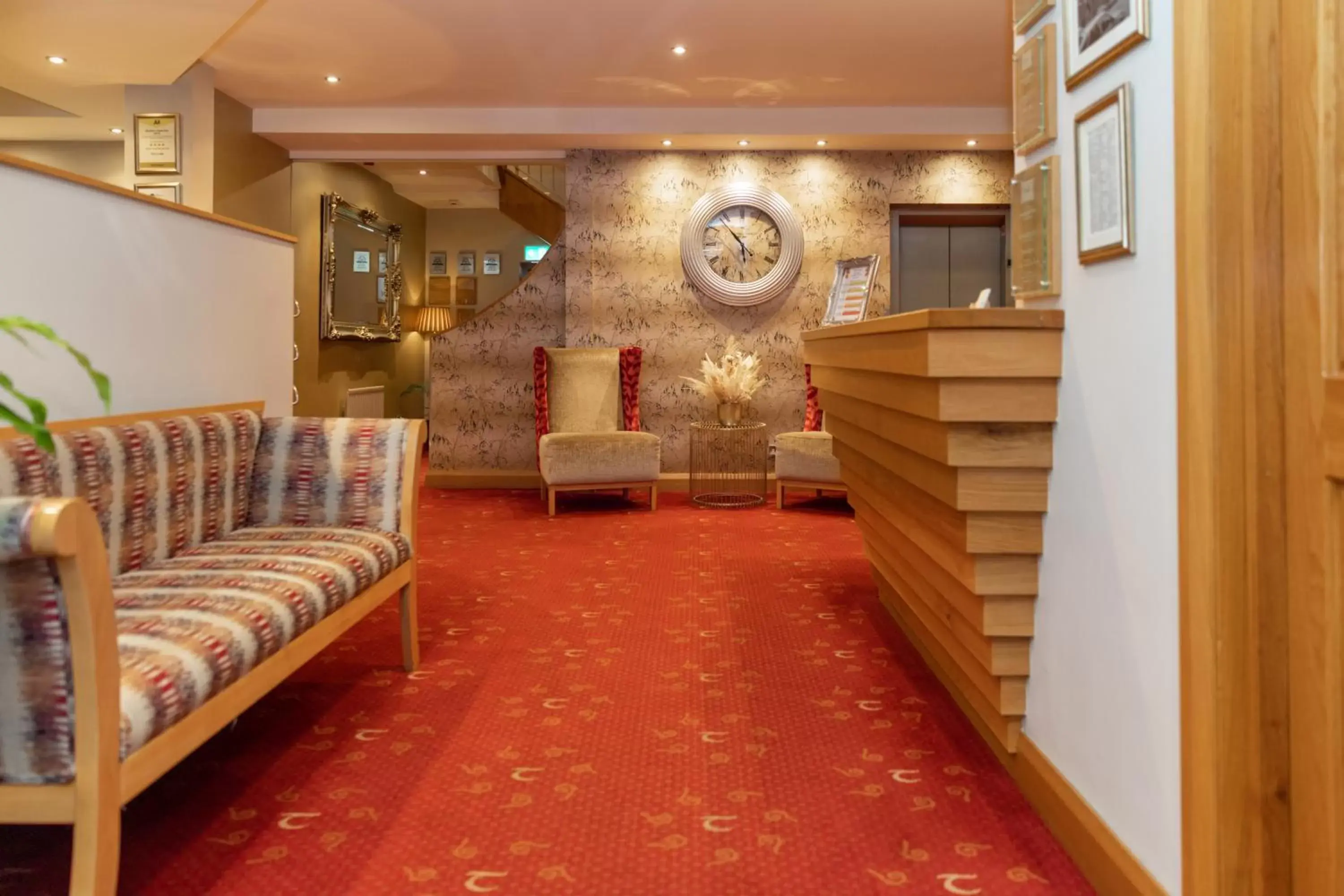 Property building, Lobby/Reception in Tara Lodge