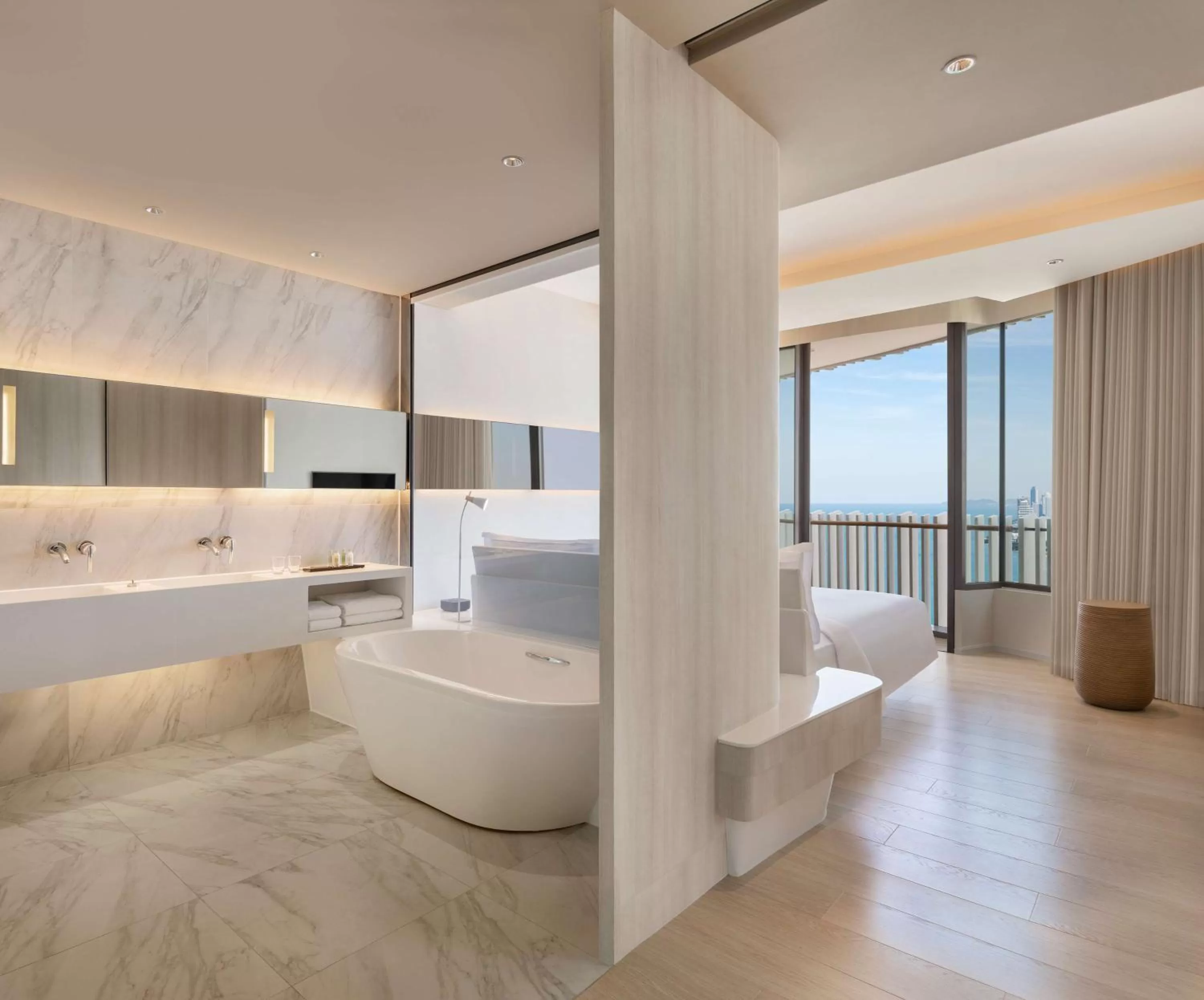 Bathroom, Bed in Hilton Pattaya