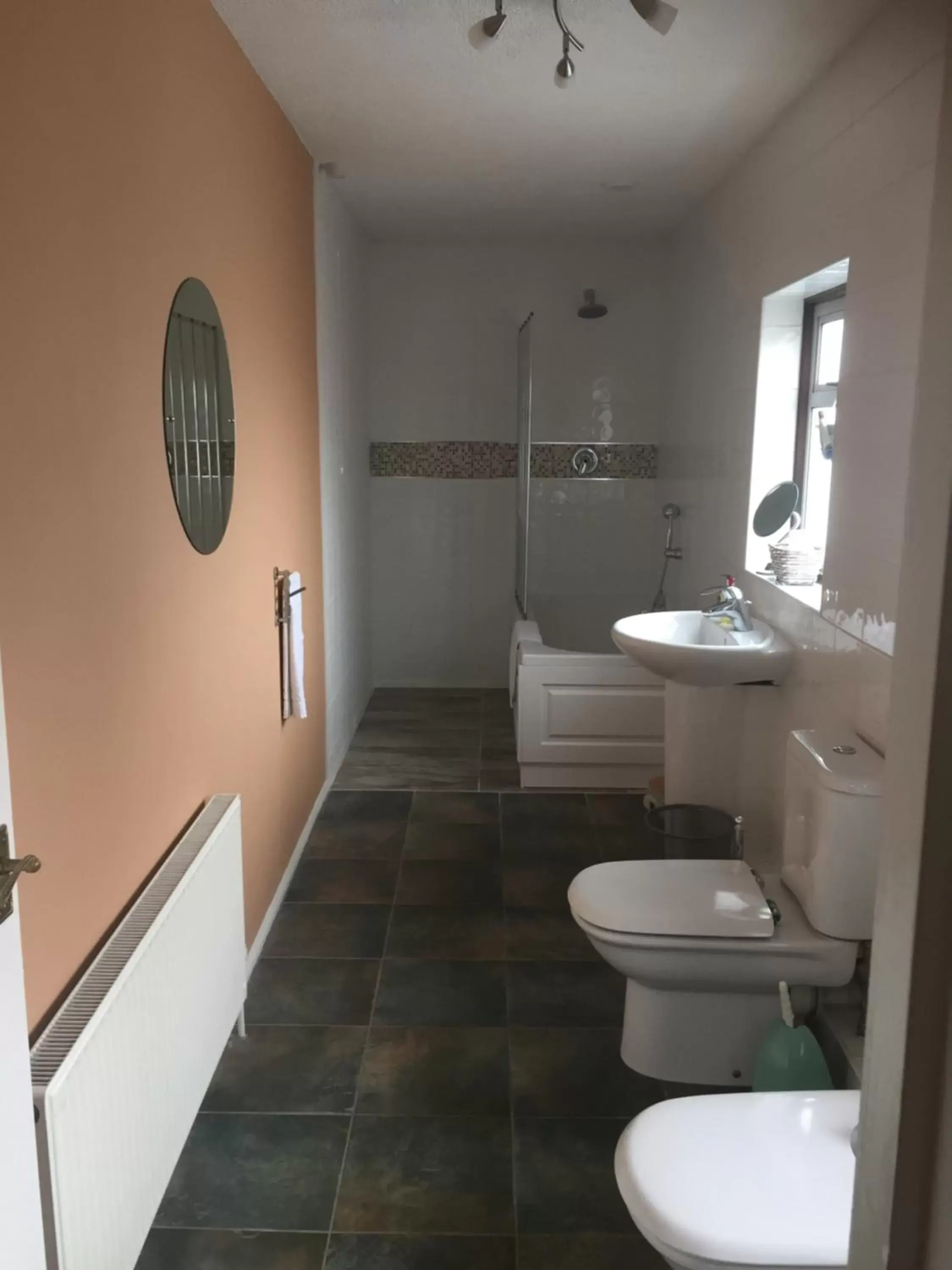 Toilet, Bathroom in Southend Airport Bed & Breakfast