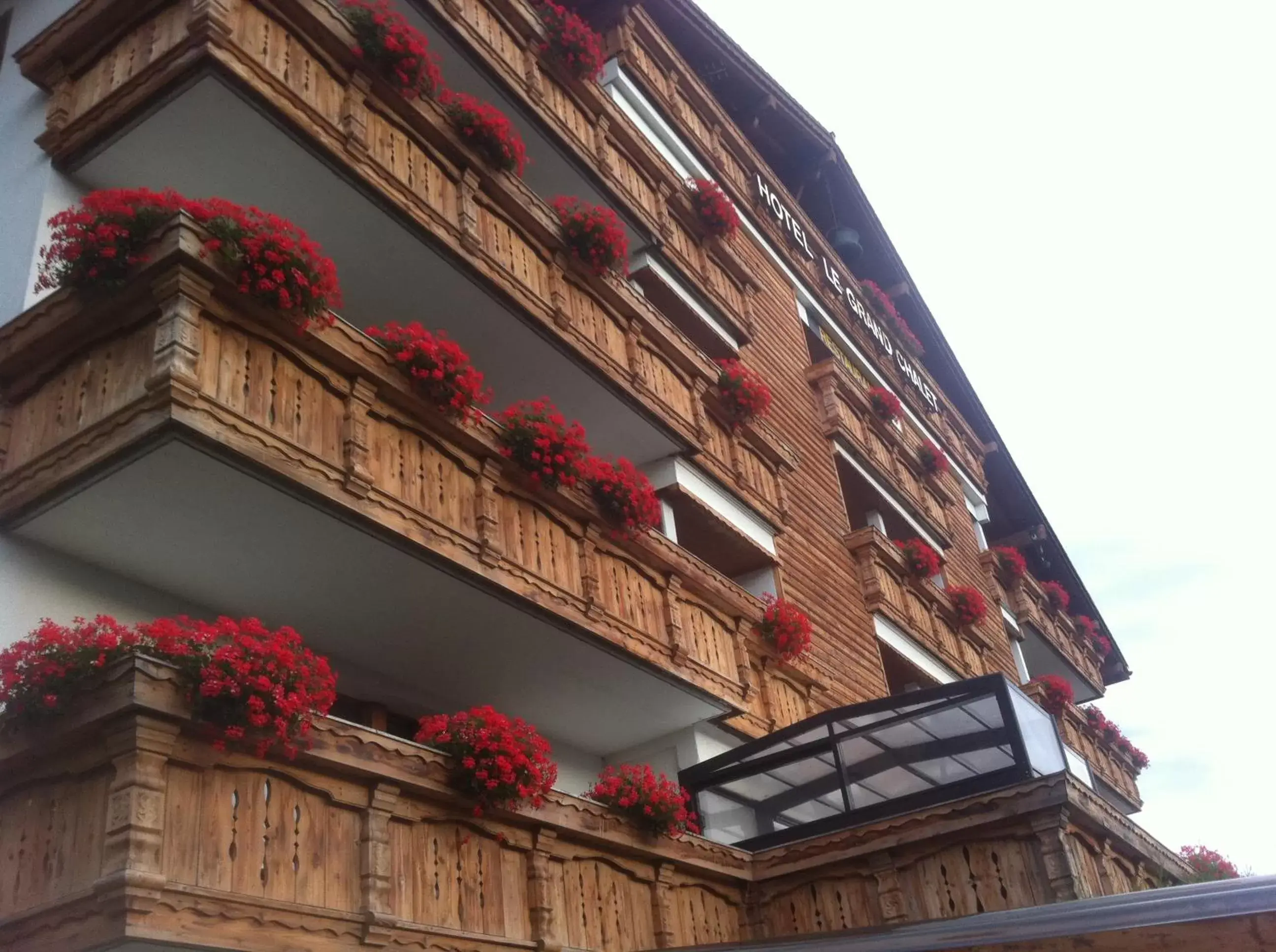 Facade/entrance, Property Building in Hôtel Le Grand Chalet