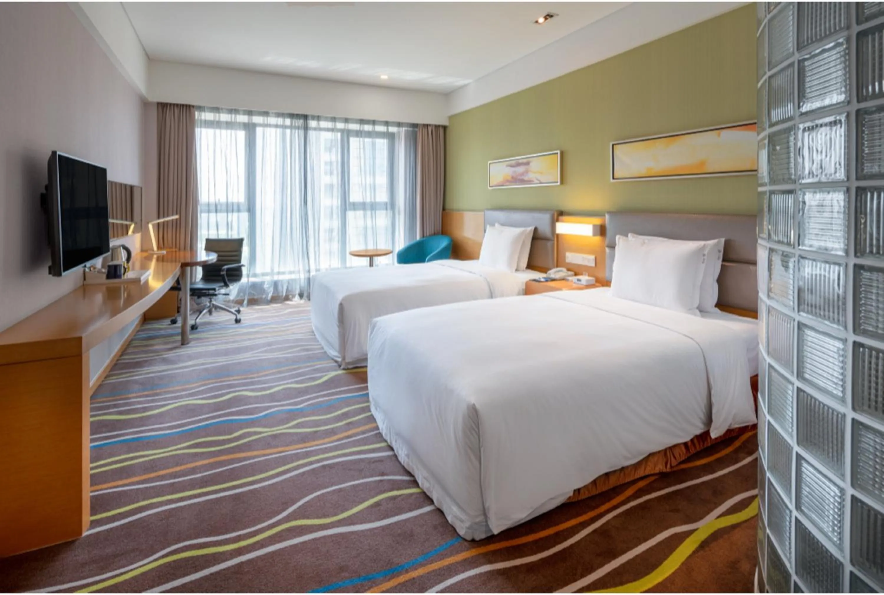 Photo of the whole room, Bed in Holiday Inn Express Xi'an High-Tech Zone by IHG