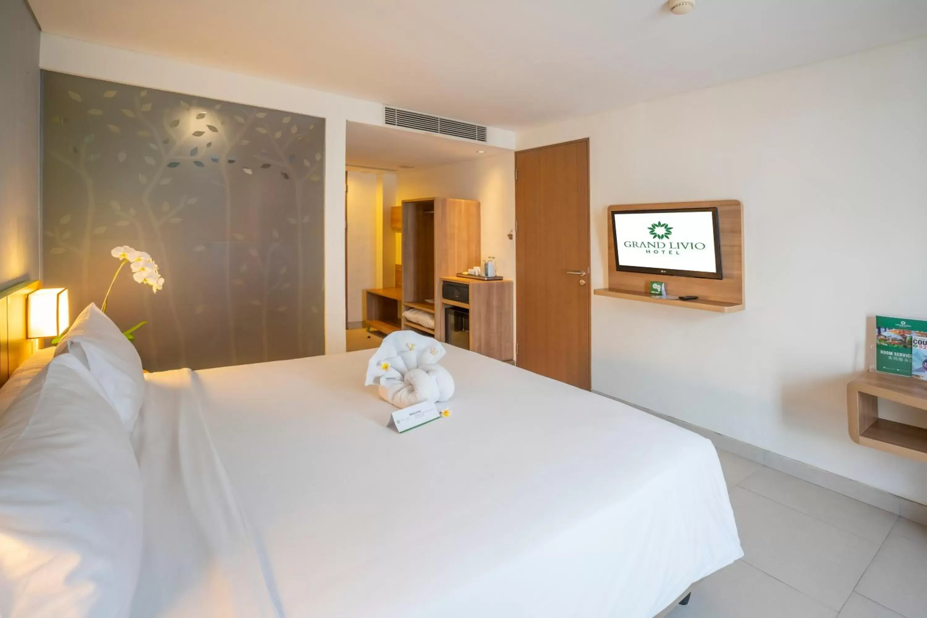Photo of the whole room, Bed in Grand Livio Kuta Hotel