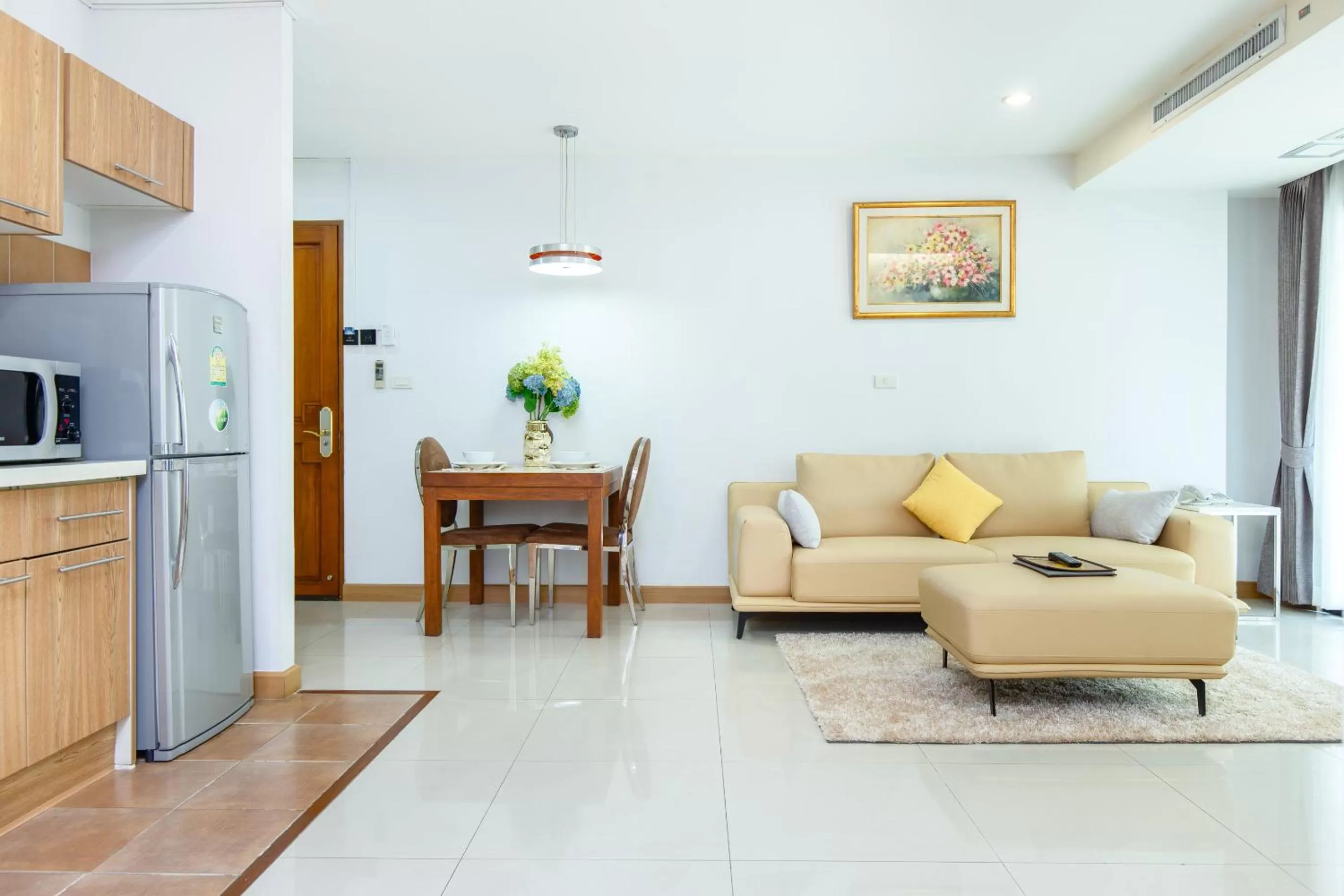 Seating area in Lasalle Suites Hotel & Residence