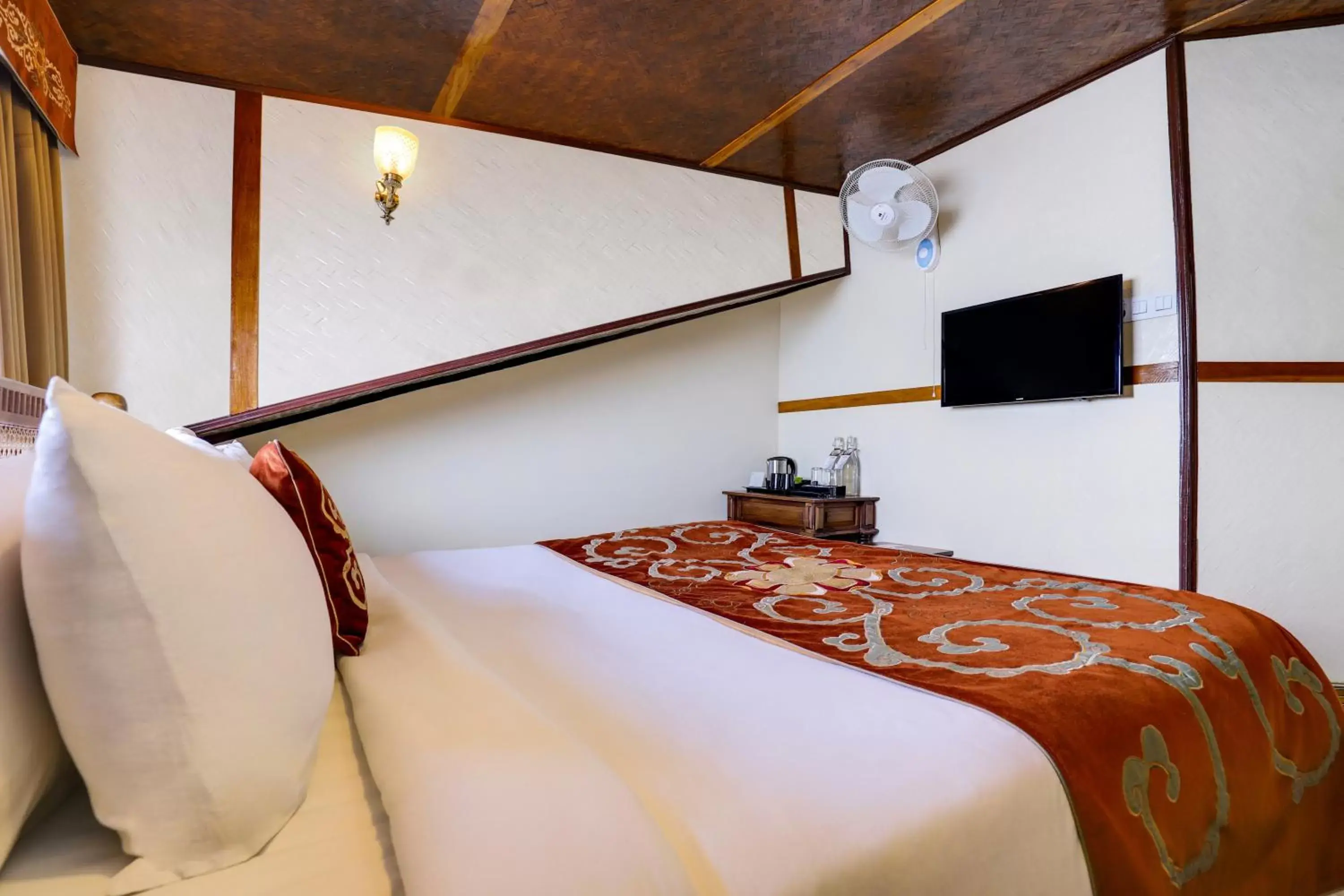 Bed in Summit Hermon Hotel & Spa