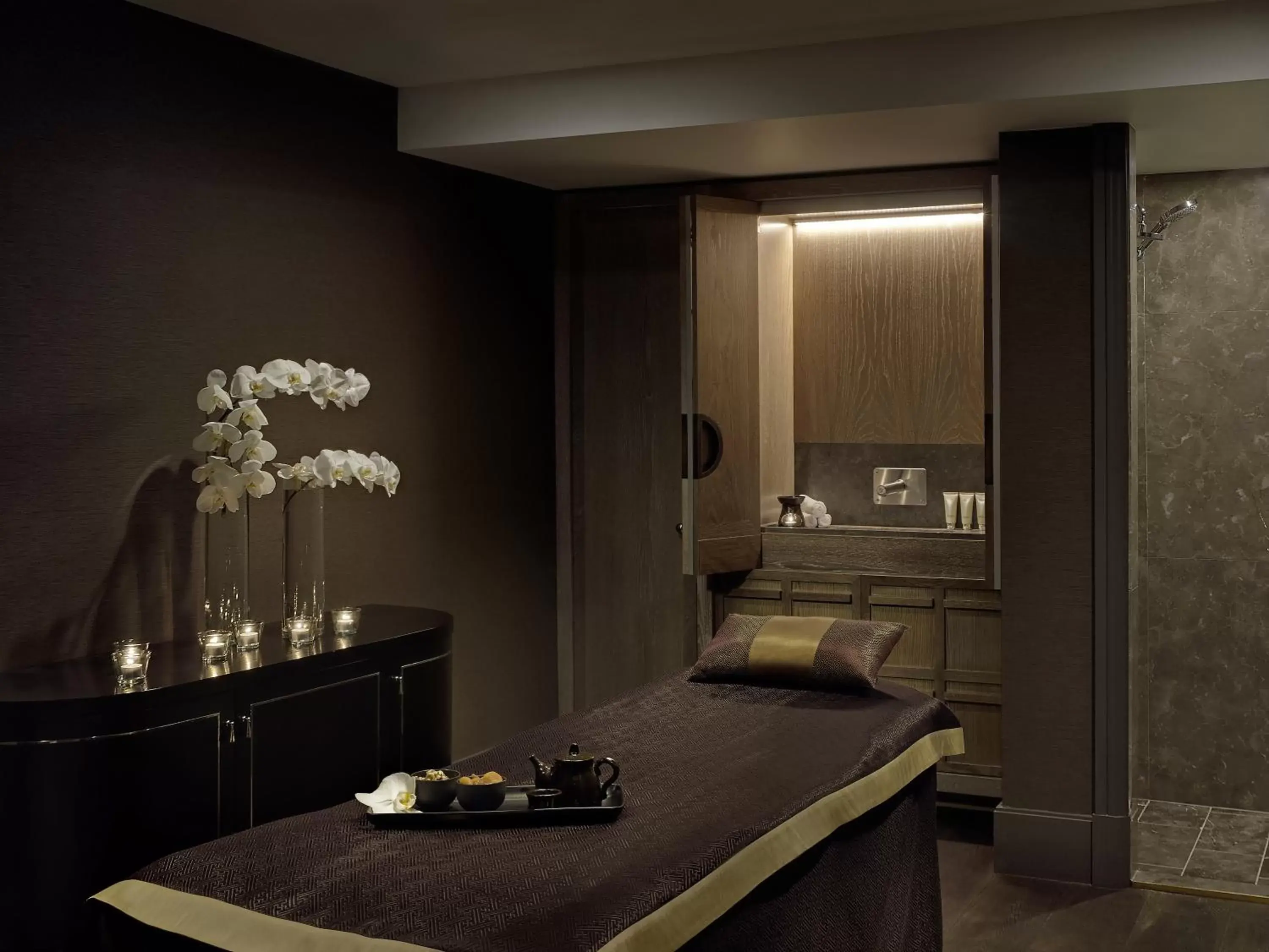 Spa and wellness centre/facilities, Bed in The Langham Sydney