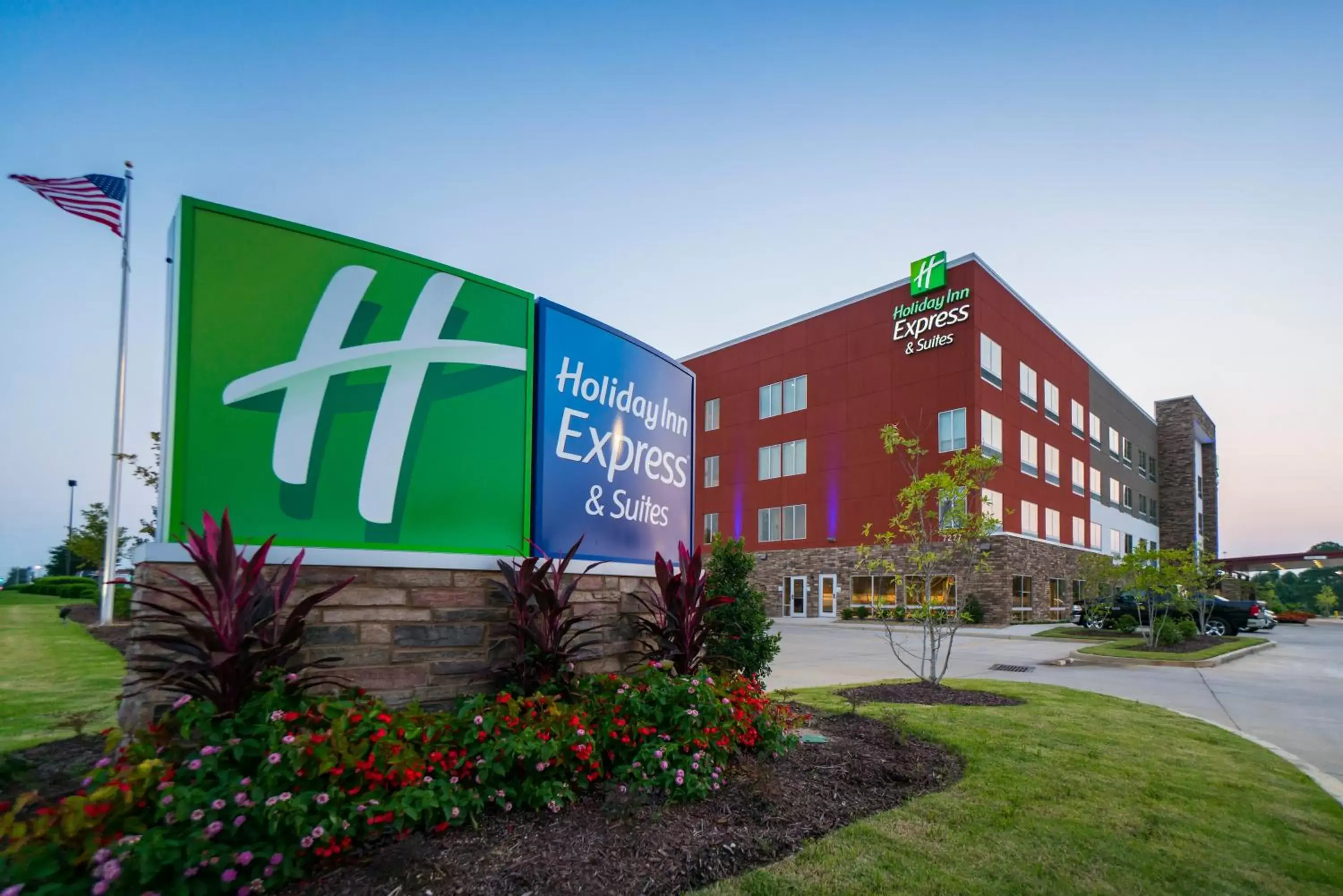 Property building in Holiday Inn Express & Suites - Southaven Central - Memphis, an IHG Hotel