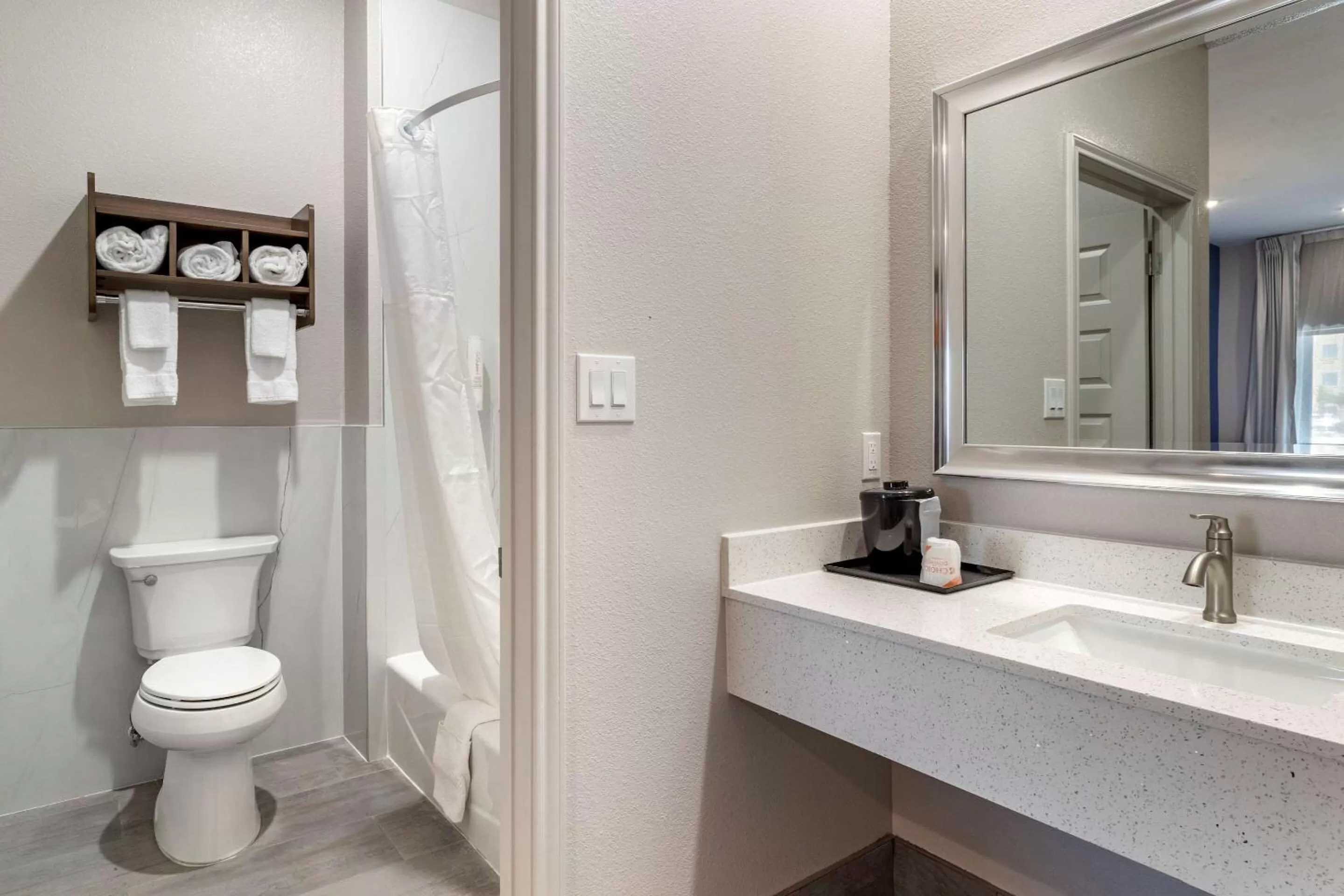 Bathroom in Clarion Pointe Port Arthur-Beaumont South