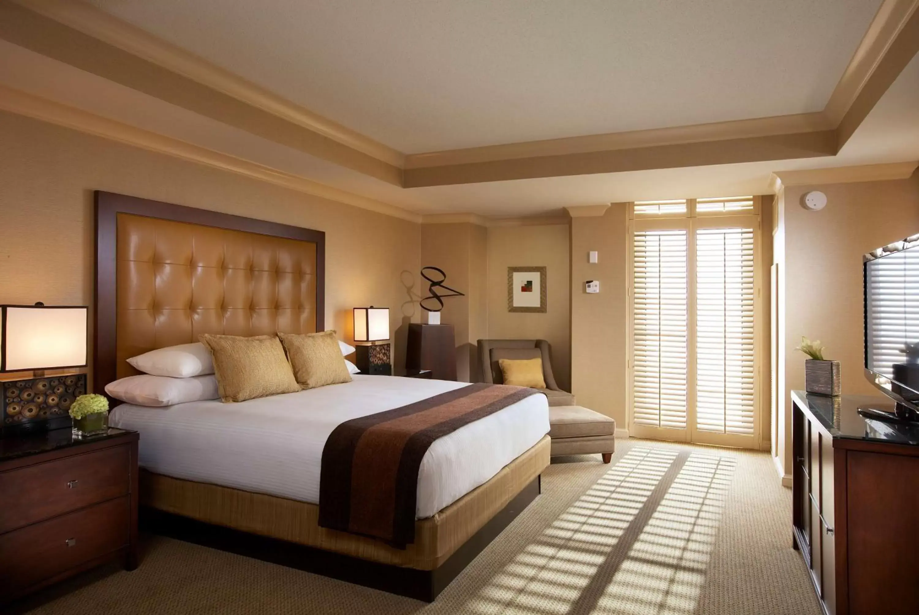 Photo of the whole room, Bed in Grand Hyatt Atlanta in Buckhead