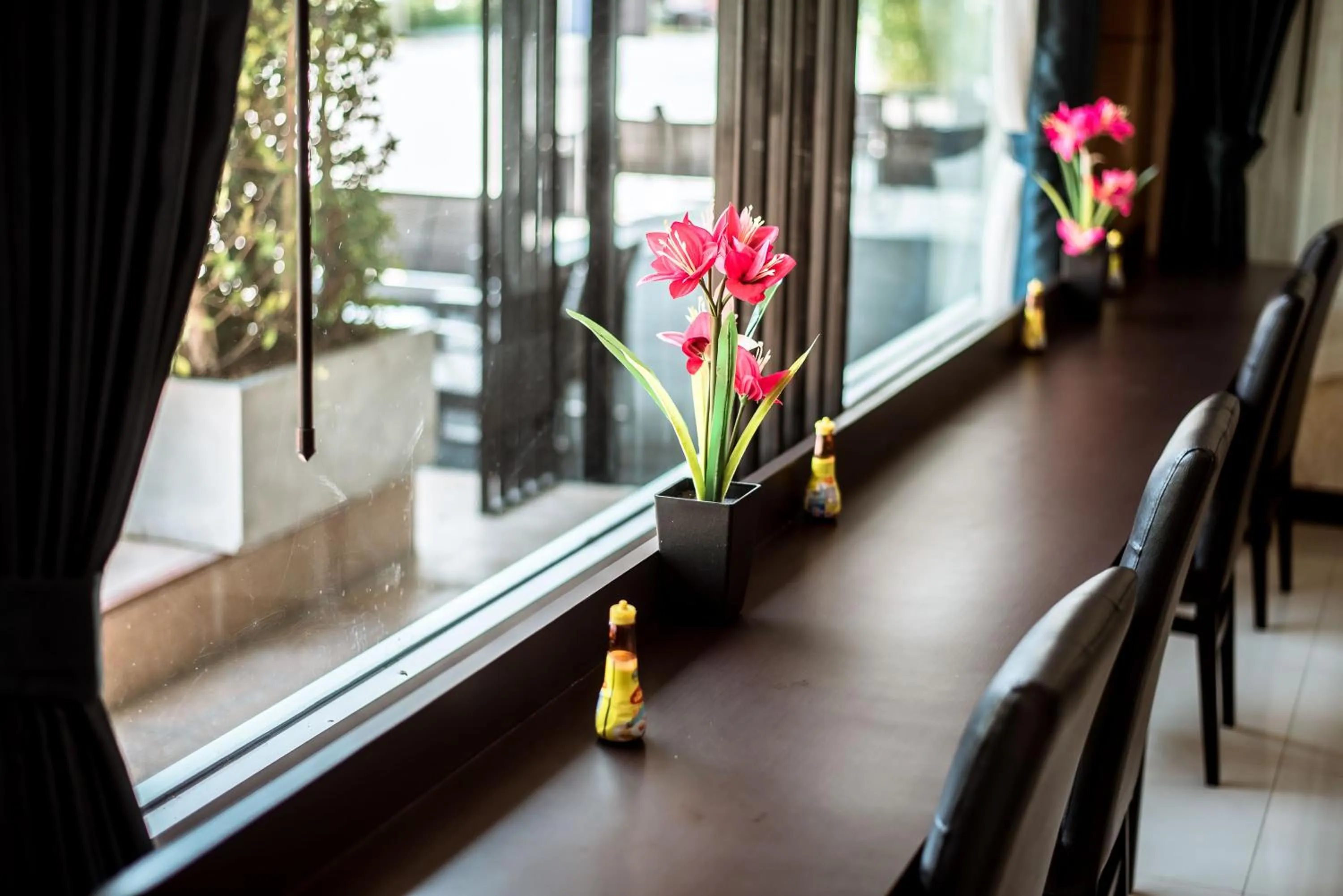 Restaurant/places to eat in Blue Sky Residence Airport