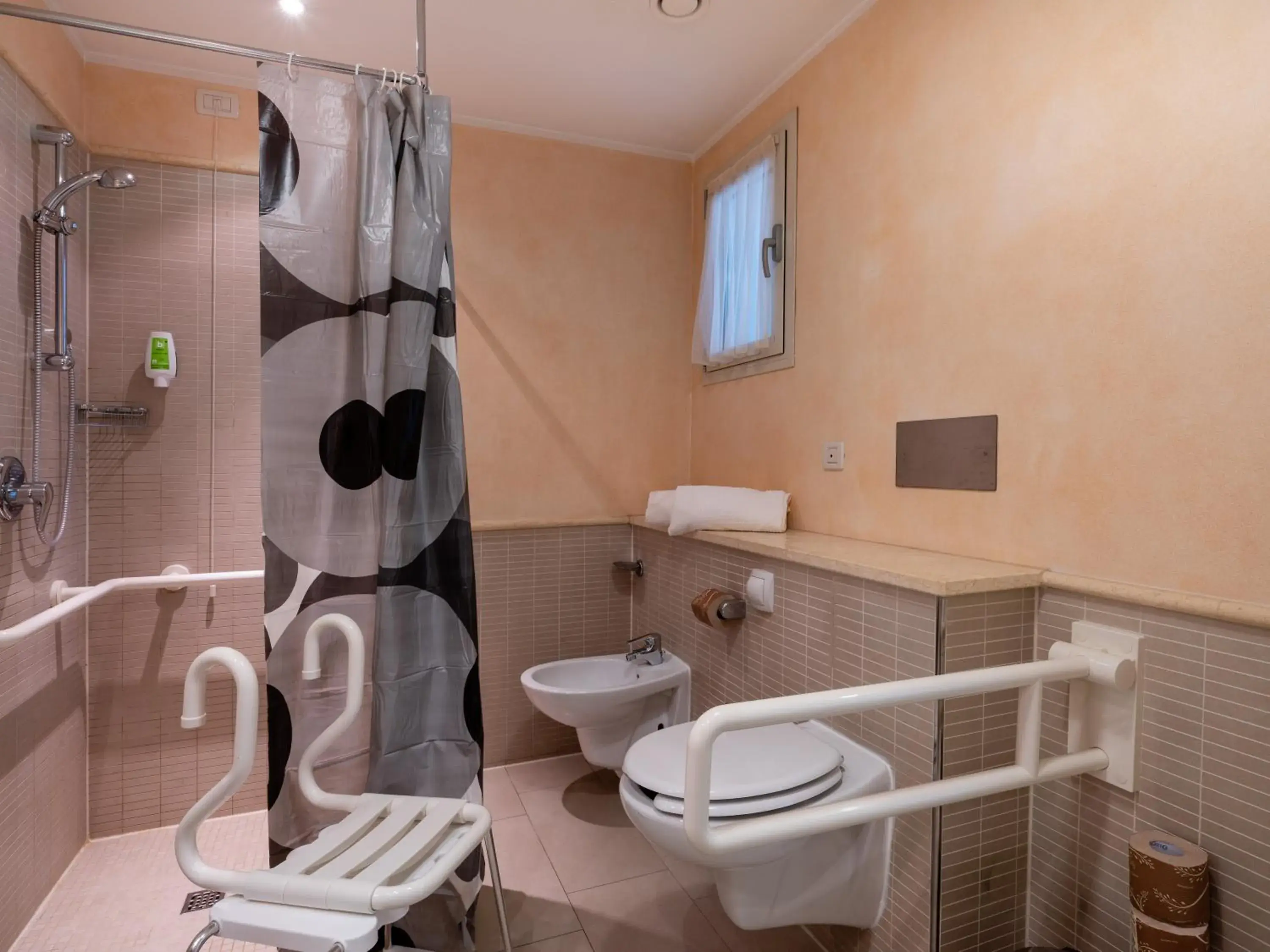 Bathroom in Parc Hotel Germano Suites & Apartments