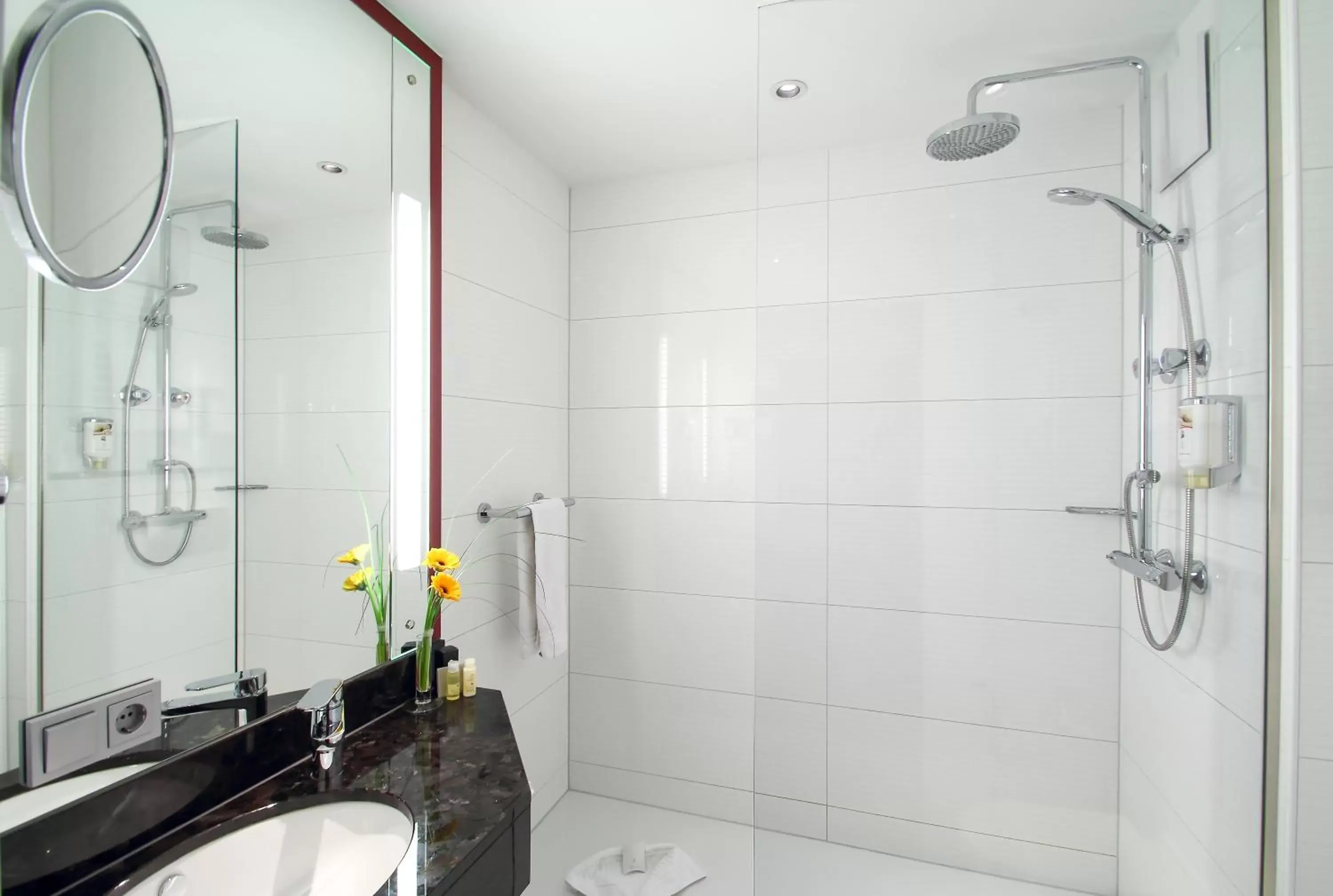 Shower, Bathroom in Best Western Plus Hotel Stadtquartier Haan