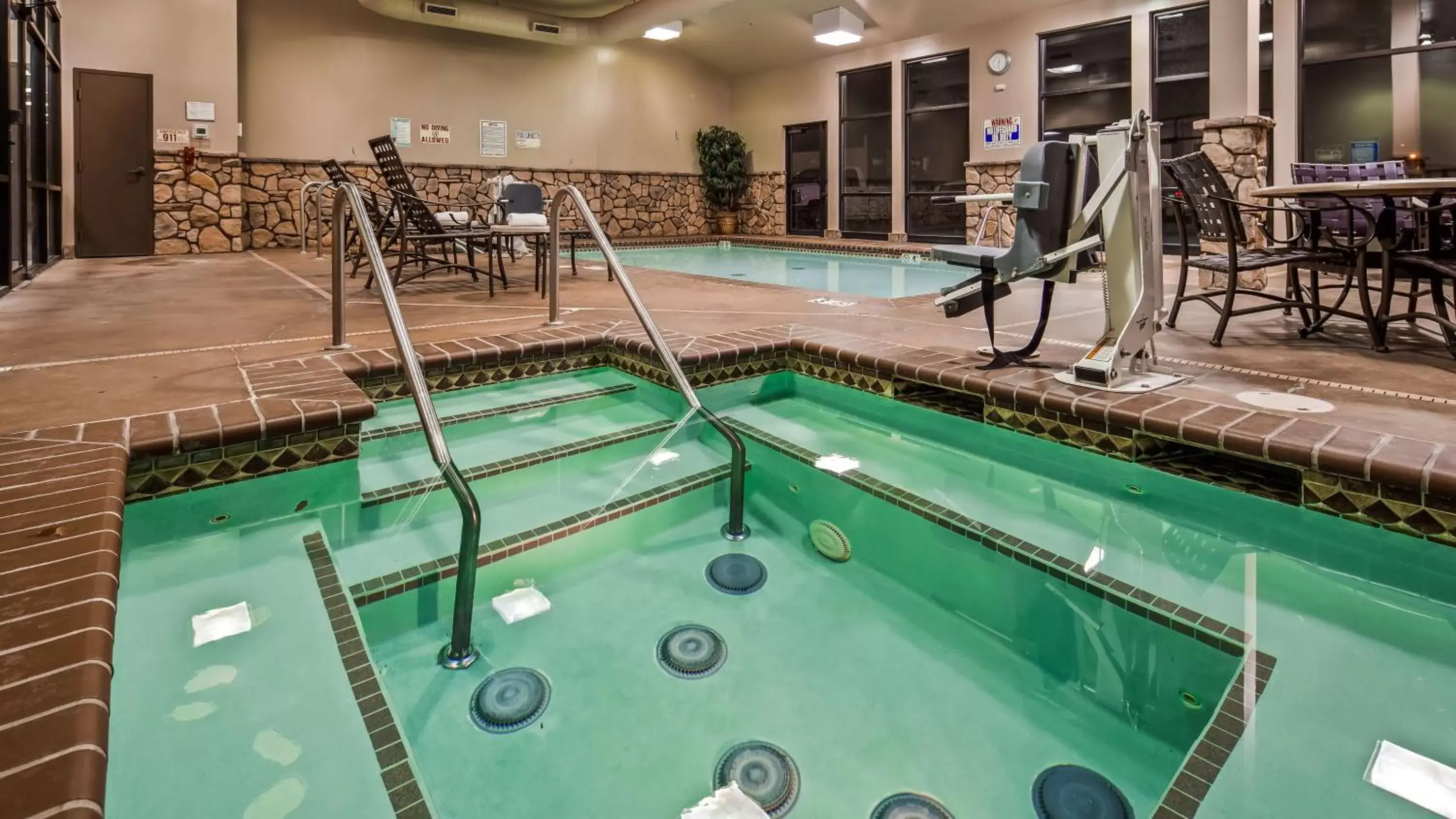 On site, Swimming Pool in Best Western PLUS Cimarron Hotel & Suites
