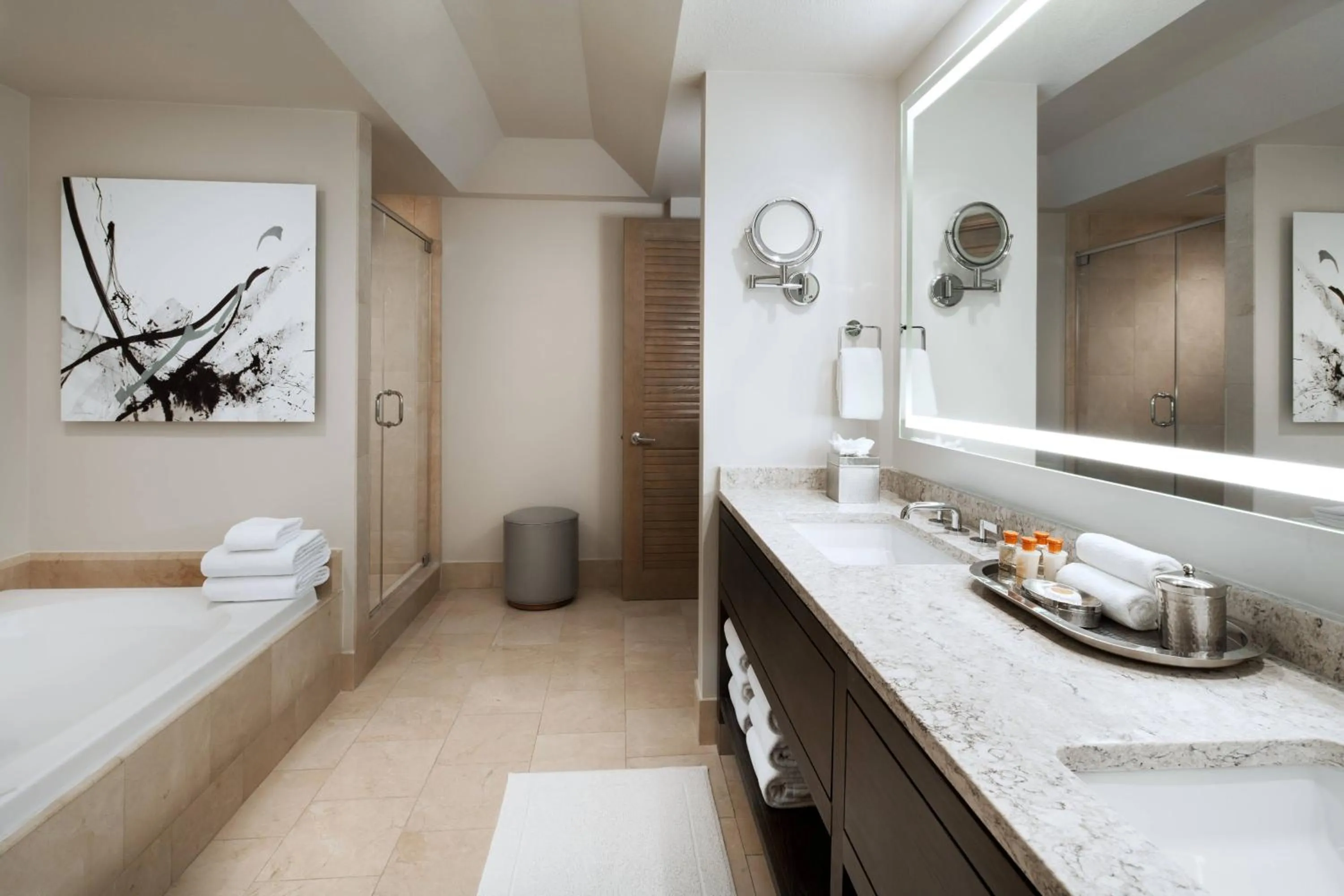 Bathroom, Bed in The Canyon Suites at The Phoenician, a Luxury Collection Resort, Scottsdale