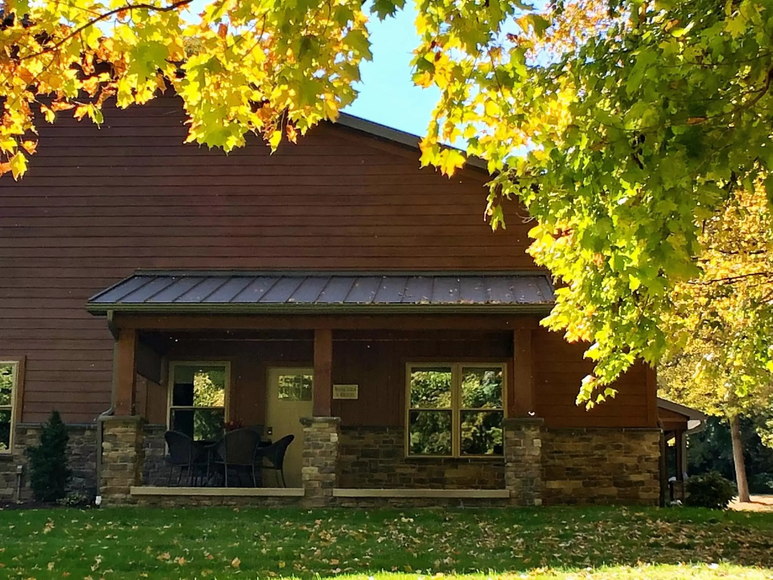 Property Building in Sojourner's Lodge & Log Cabin Suites