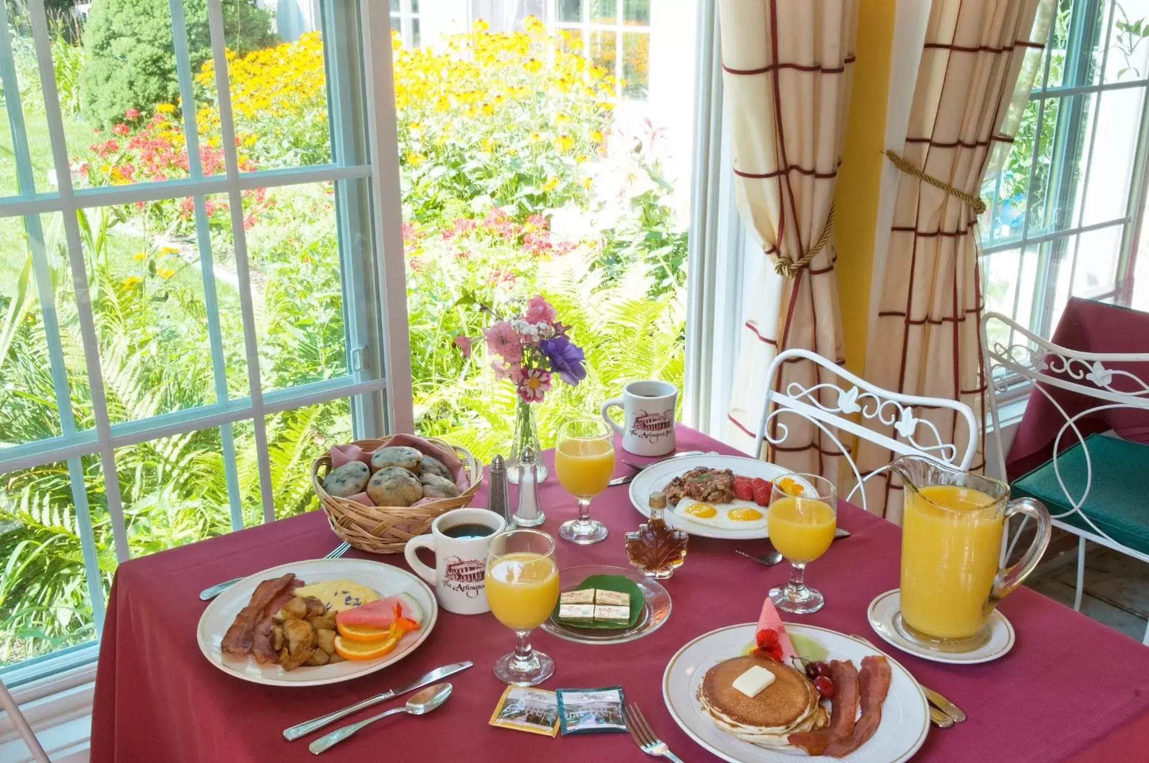 American breakfast in Arlington Inn & Spa