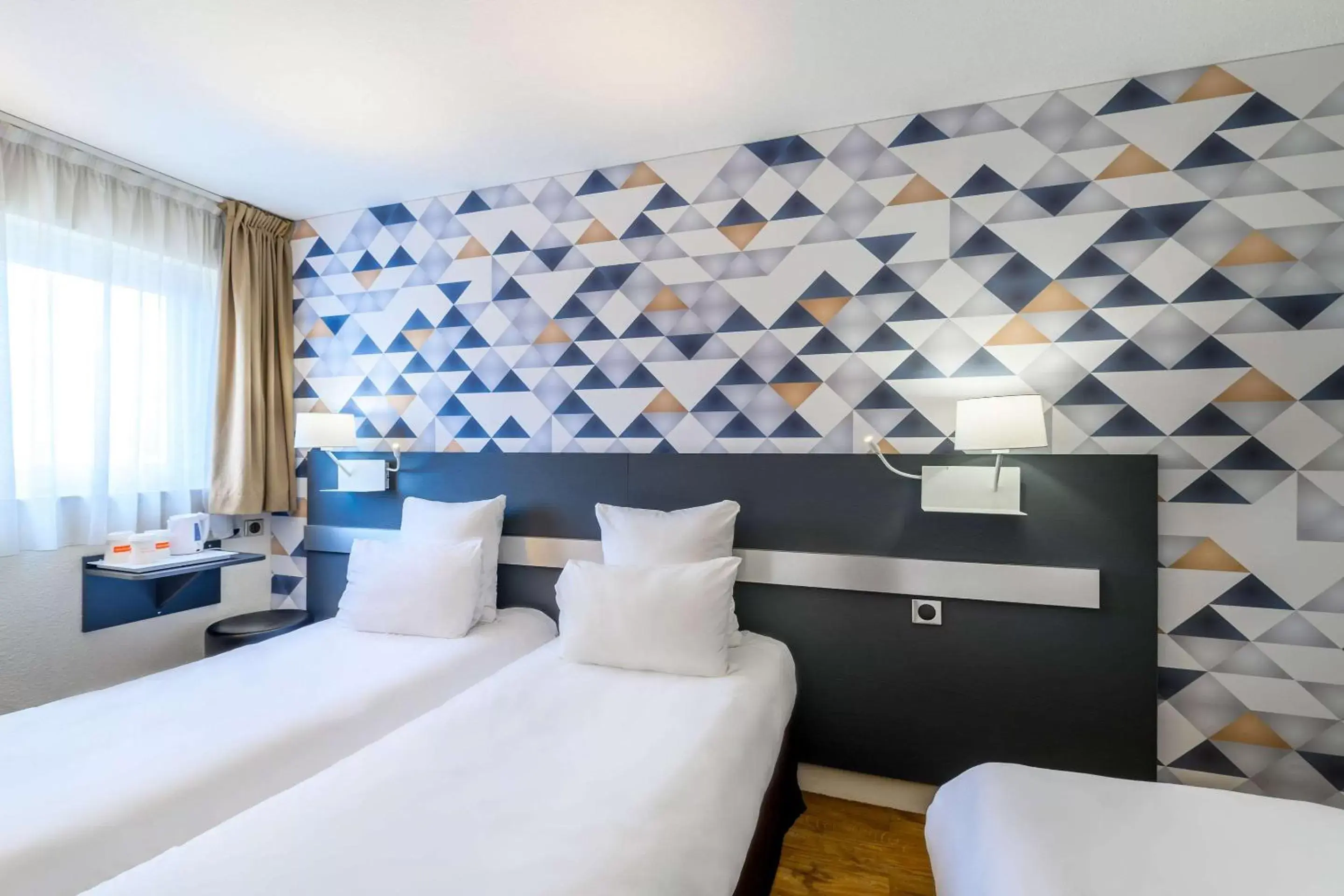 Bedroom, Bed in Comfort Hotel Paris Porte d'Ivry