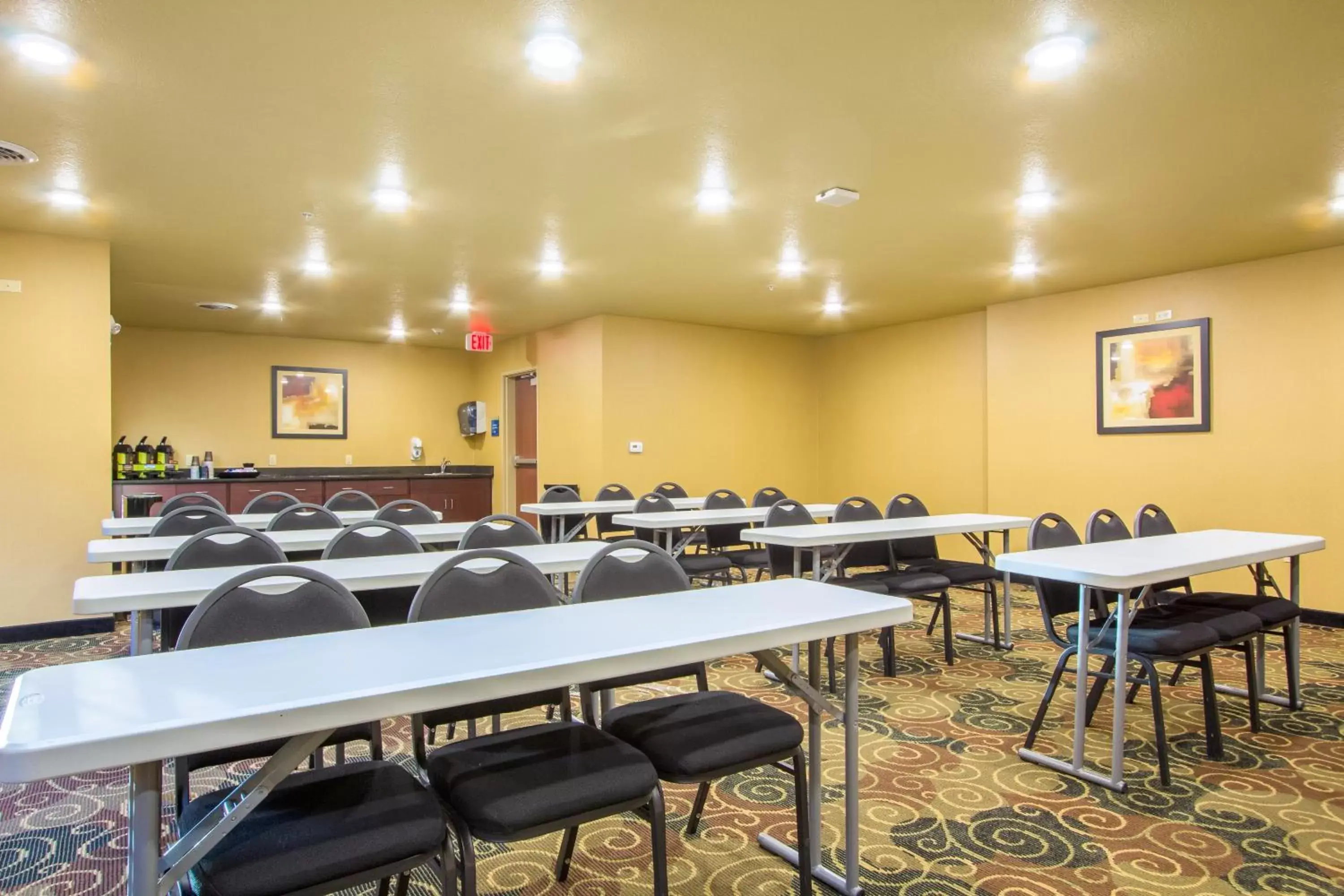 Meeting/conference room in Cobblestone Inn & Suites - Corry