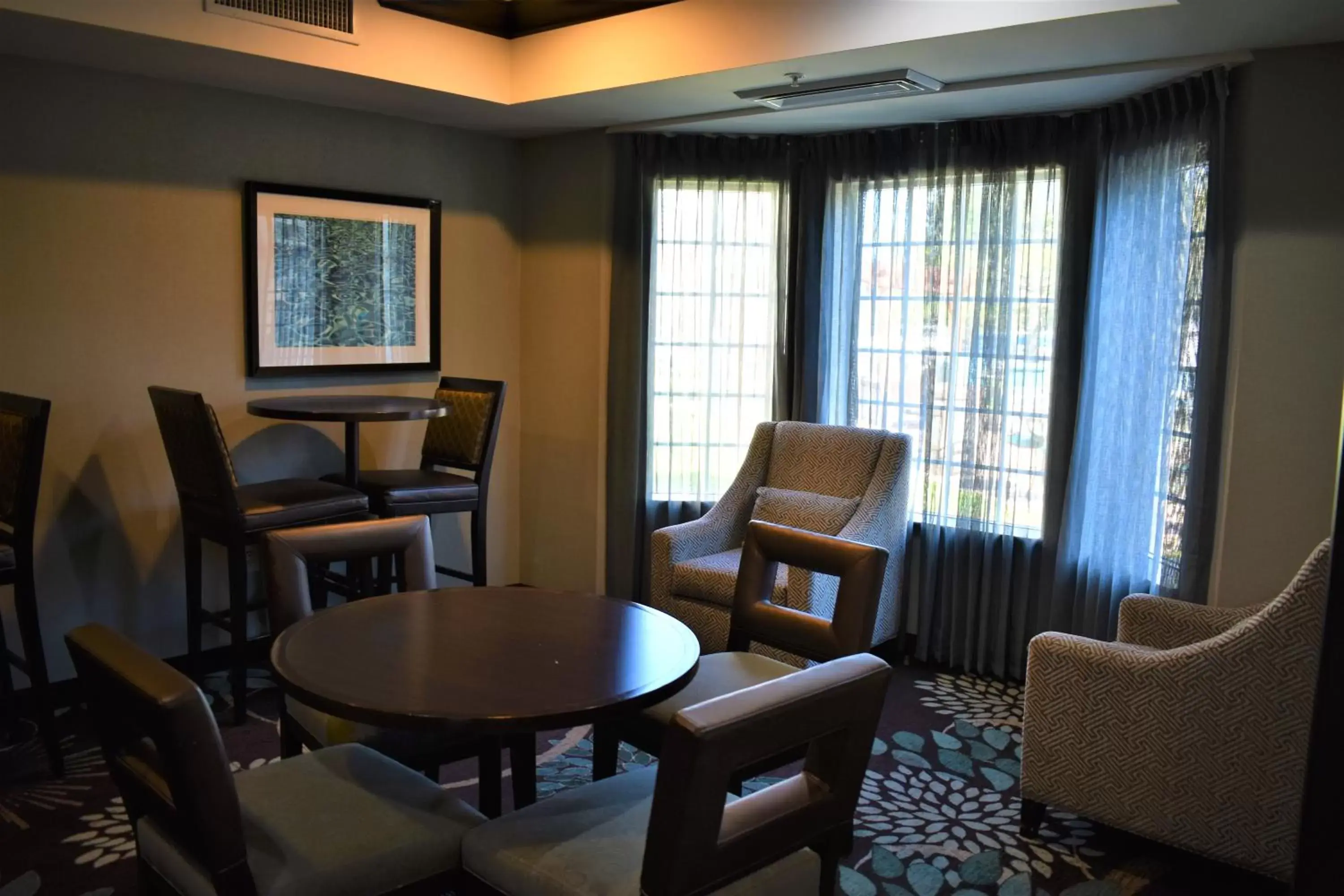 Lobby or reception, Seating Area in Staybridge Suites Cranbury - South Brunswick, an IHG Hotel