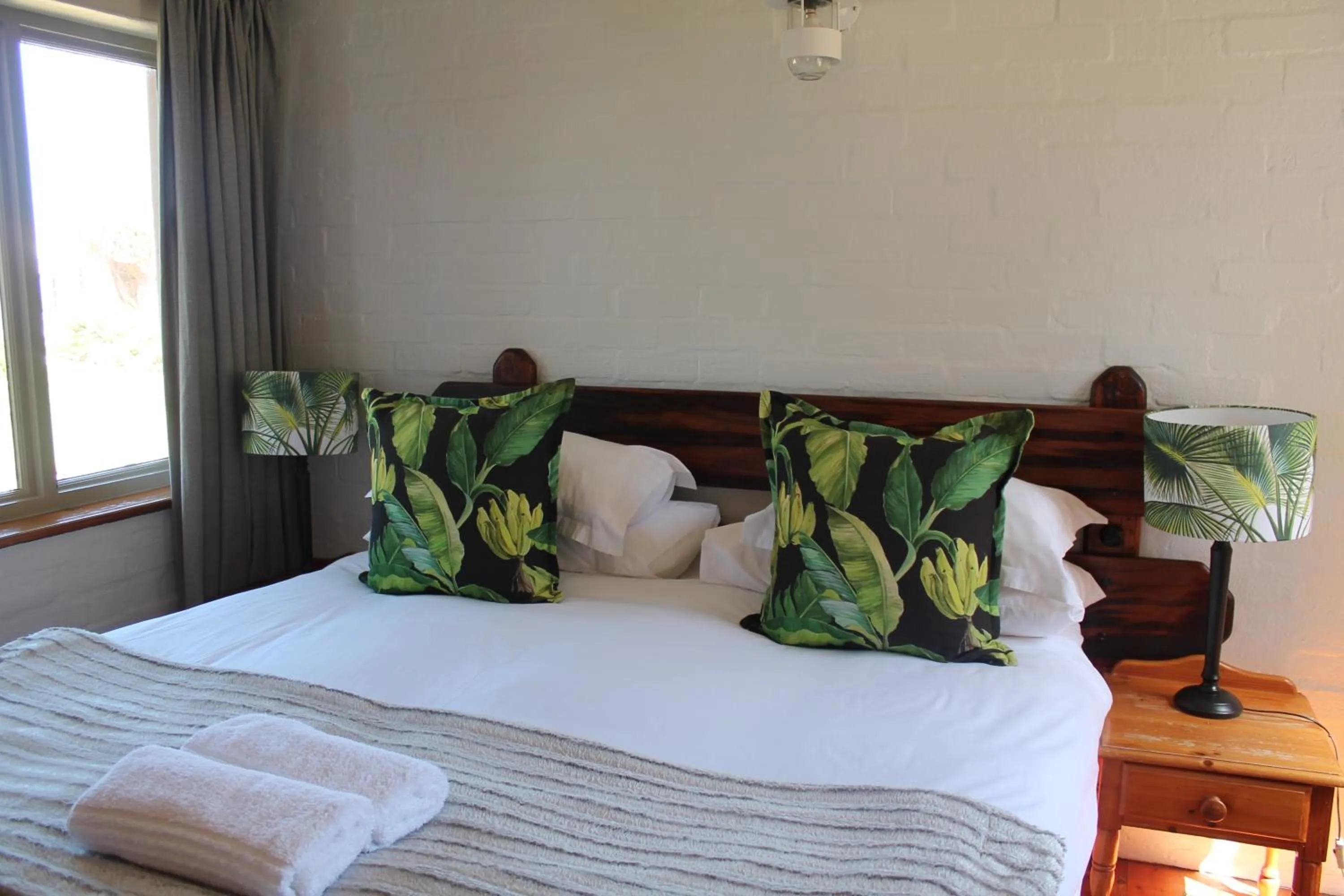 Bedroom, Bed in Blue Bay Lodge