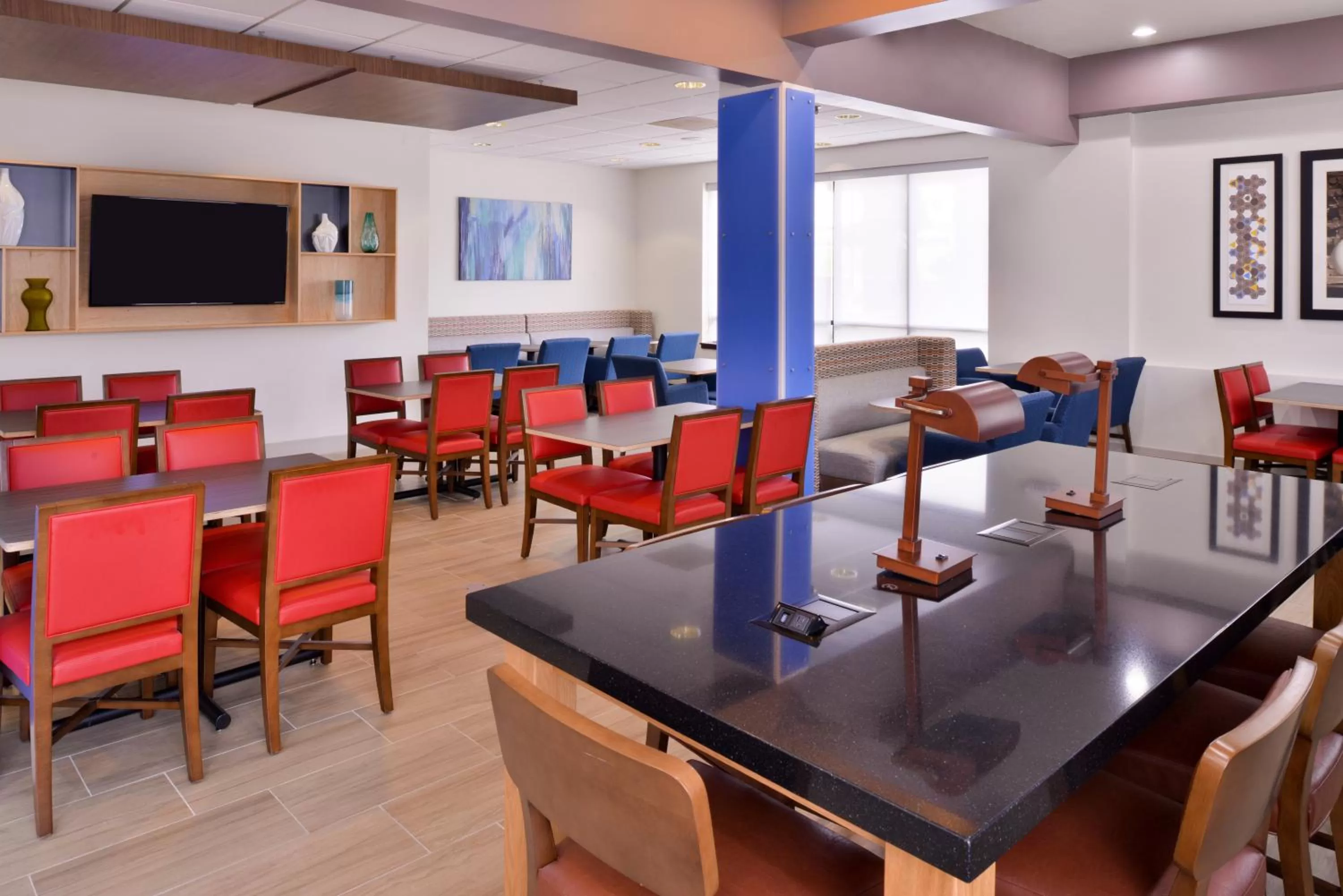 Property building in Holiday Inn Express Burlington by IHG