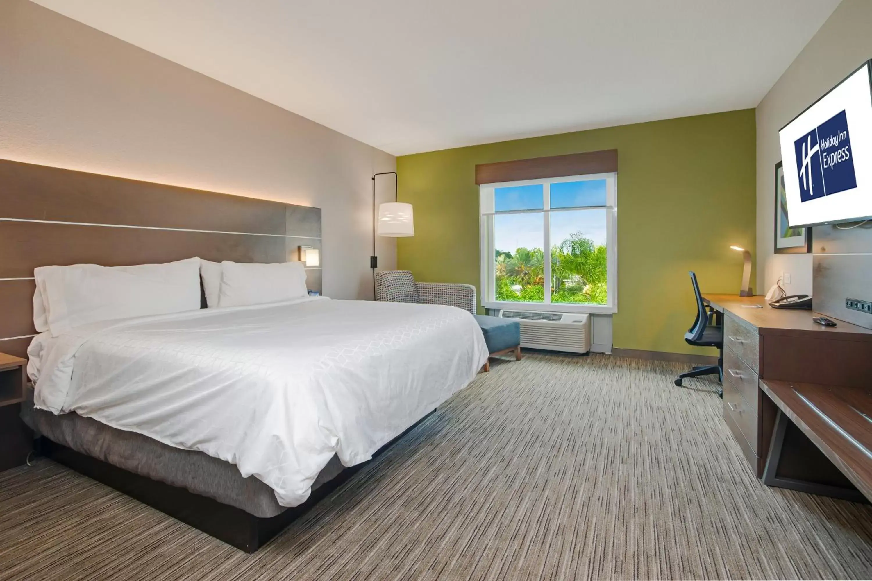 Photo of the whole room, Bed in Holiday Inn Express Hotel & Suites Orlando - Apopka, an IHG Hotel
