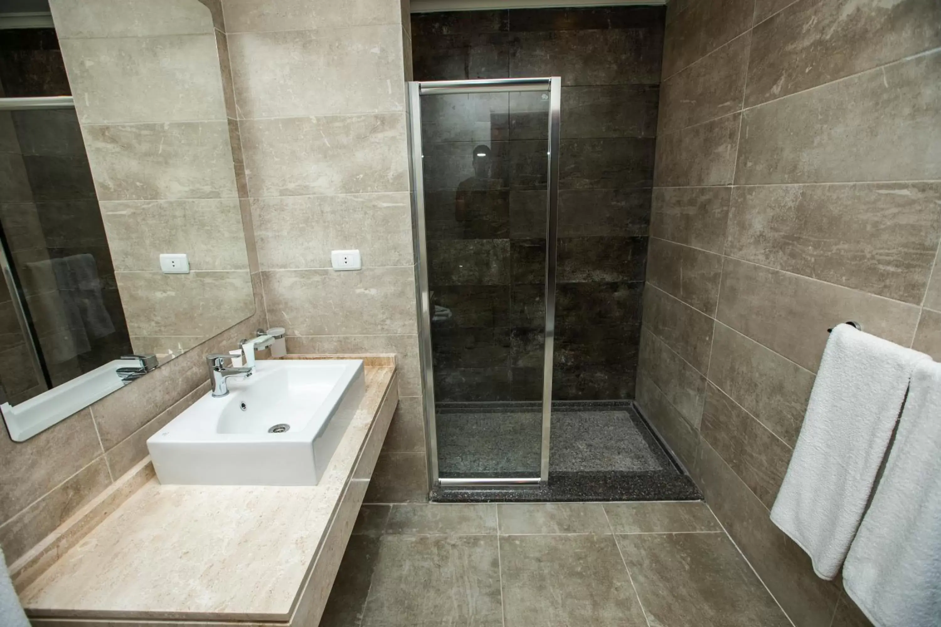 Shower, Bathroom in AIFU Hotel El Montazah Alexandria