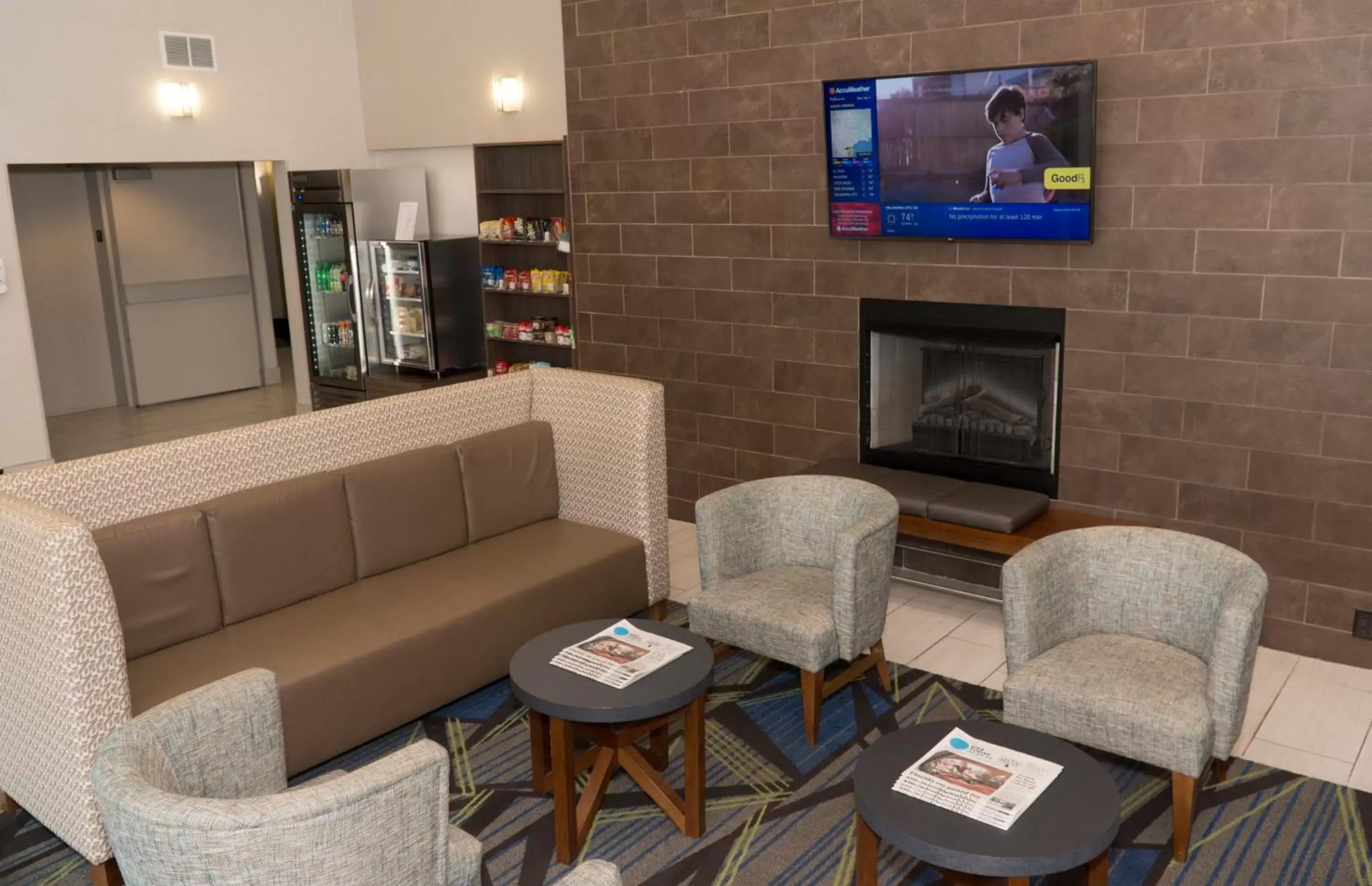 Lobby or reception, Seating Area in Holiday Inn Express Hotel & Suites Madison, an IHG Hotel