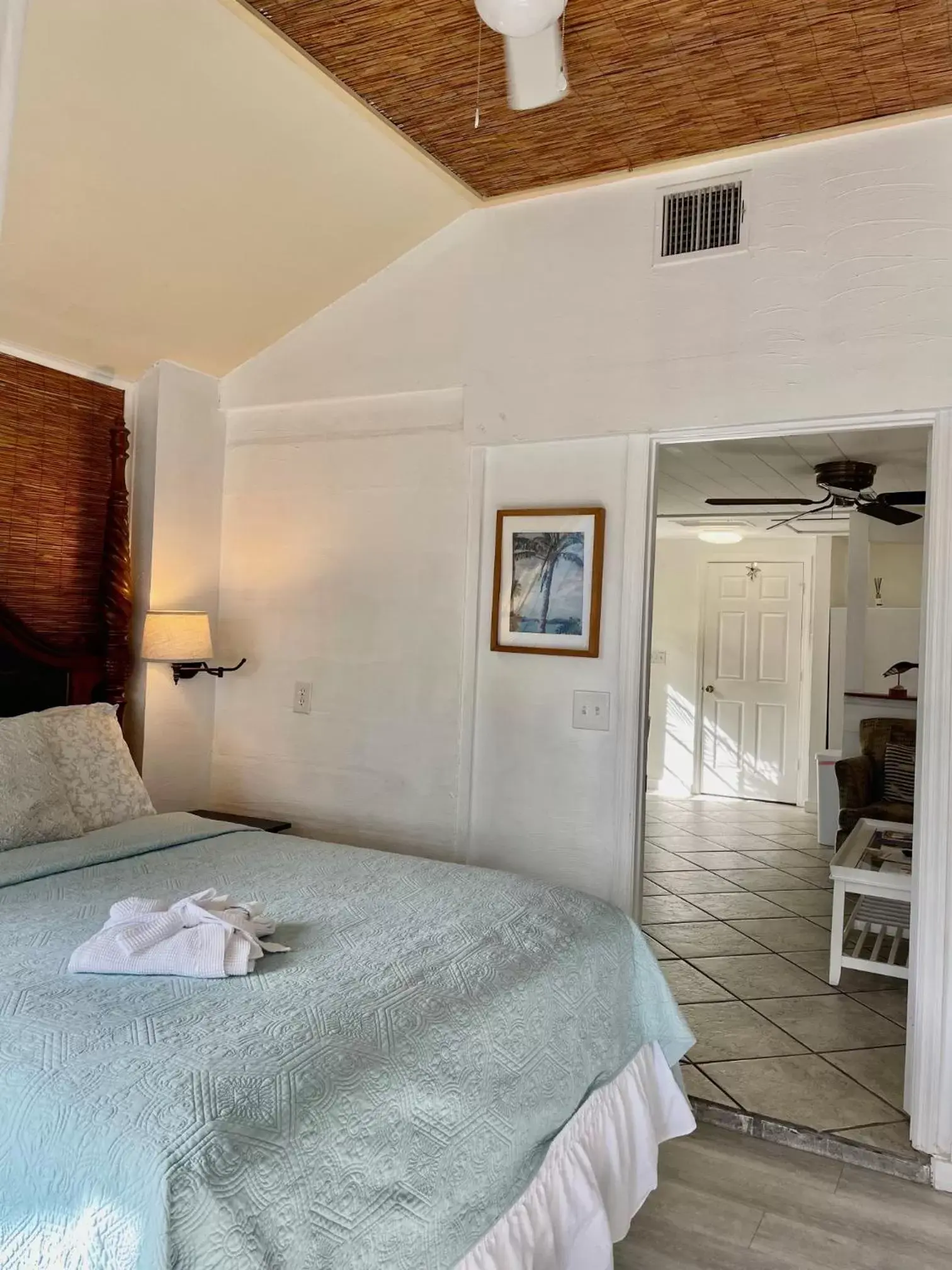 Bedroom, Bed in Turtle Beach Resort