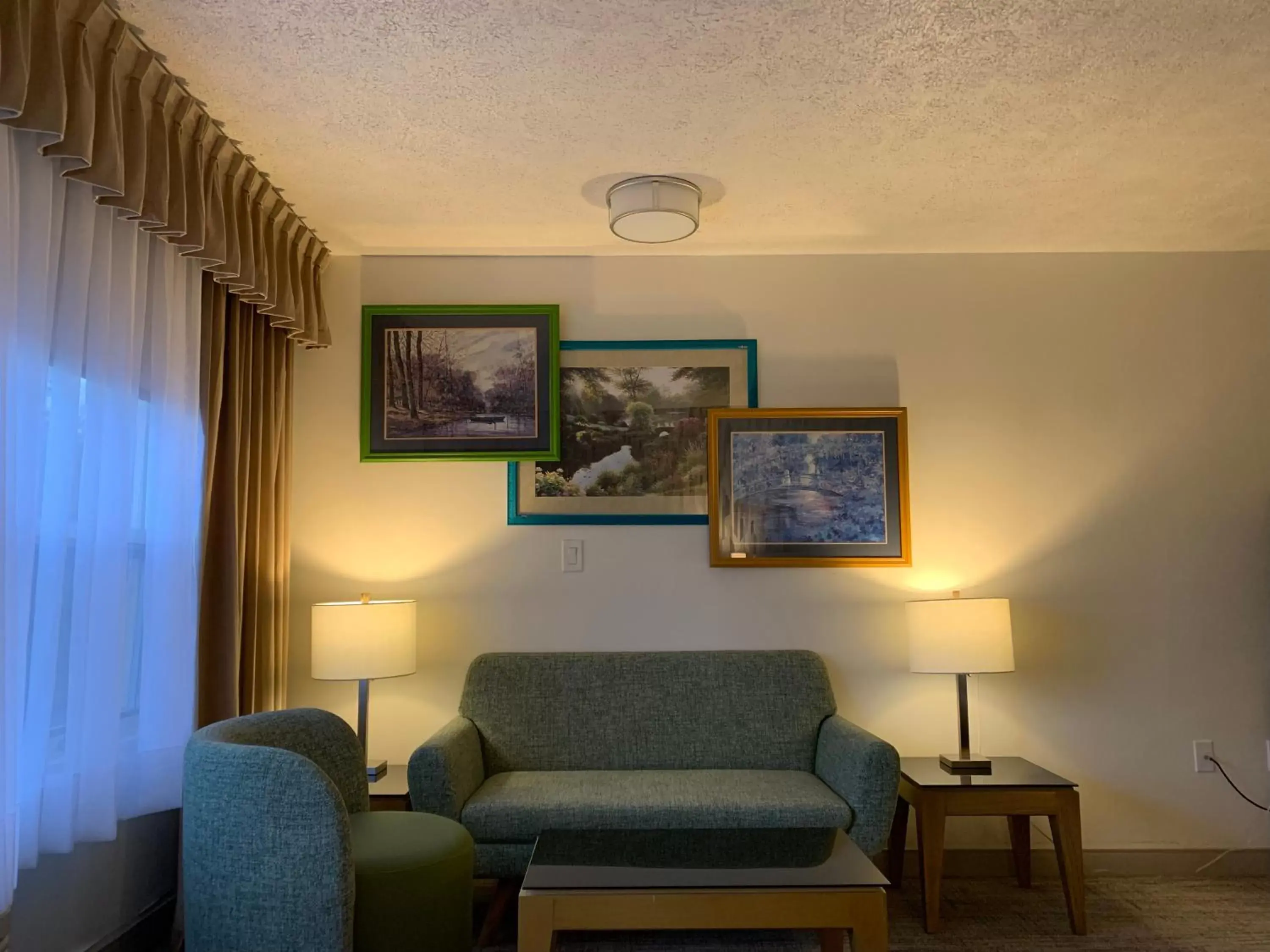 Living room, Seating Area in Split Rock Resort