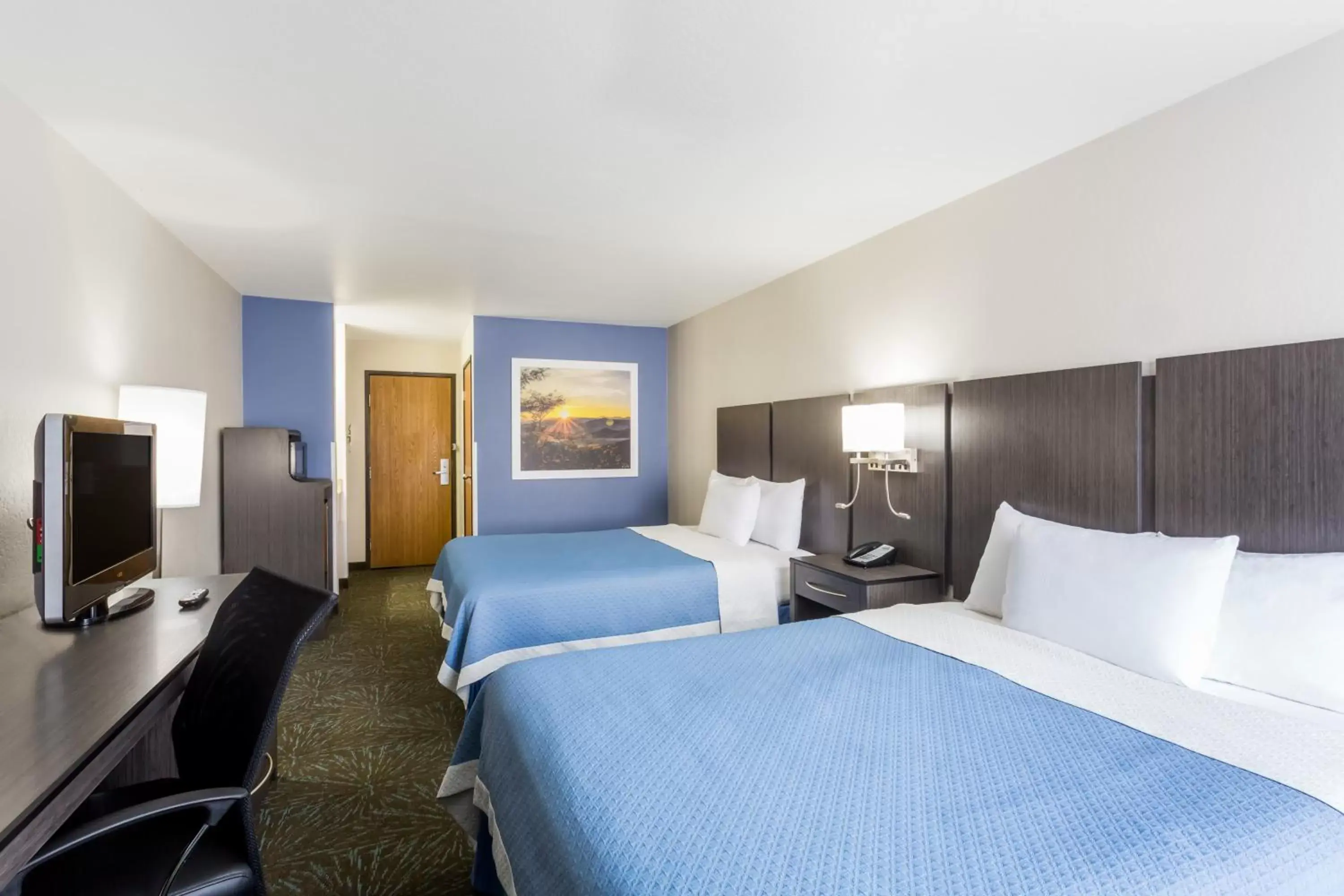 Bed in Days Inn & Suites by Wyndham East Flagstaff