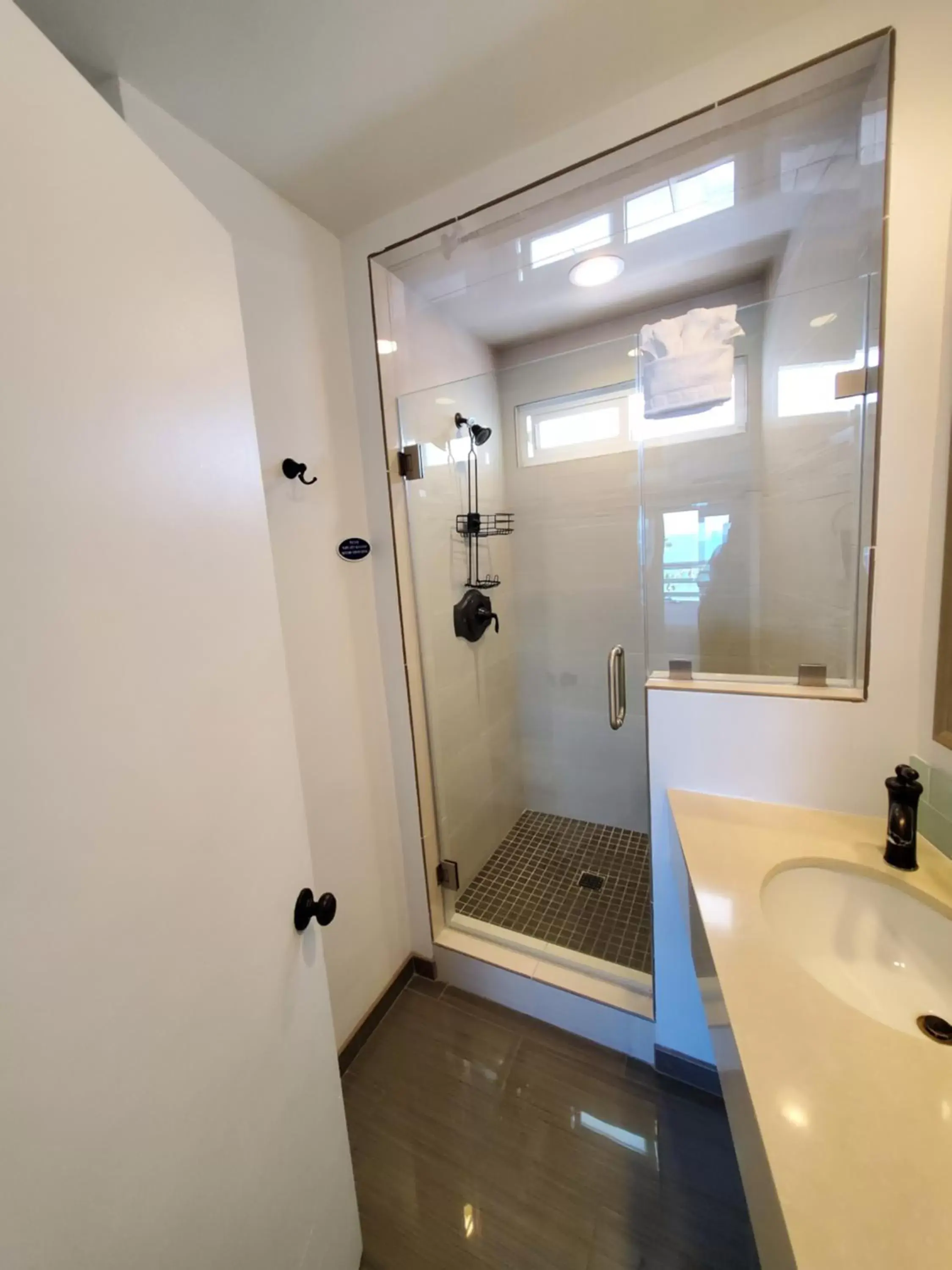 Shower, Bathroom in Sea Horse Resort