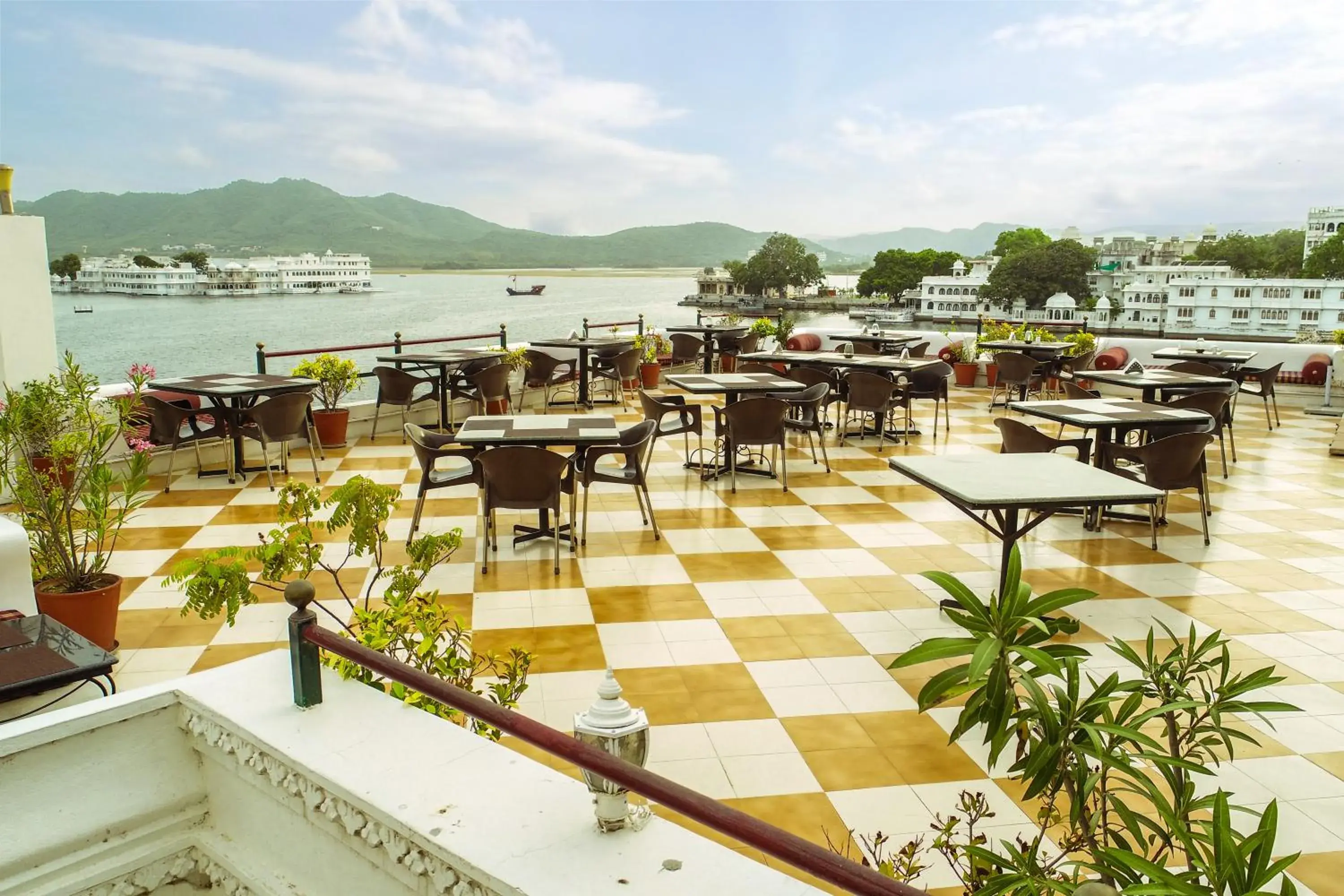 Restaurant/places to eat in Hotel Devraj Niwas on Lake Pichola Udaipur