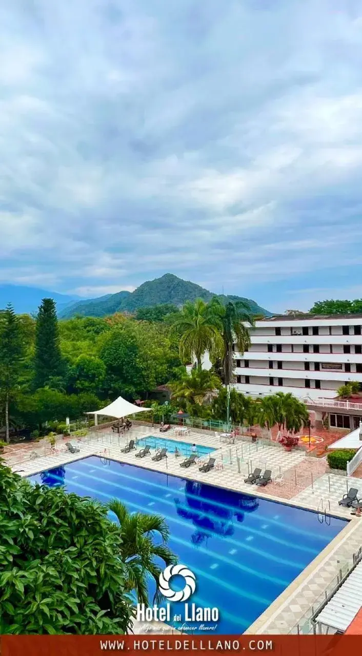 Swimming Pool in Hotel del Llano