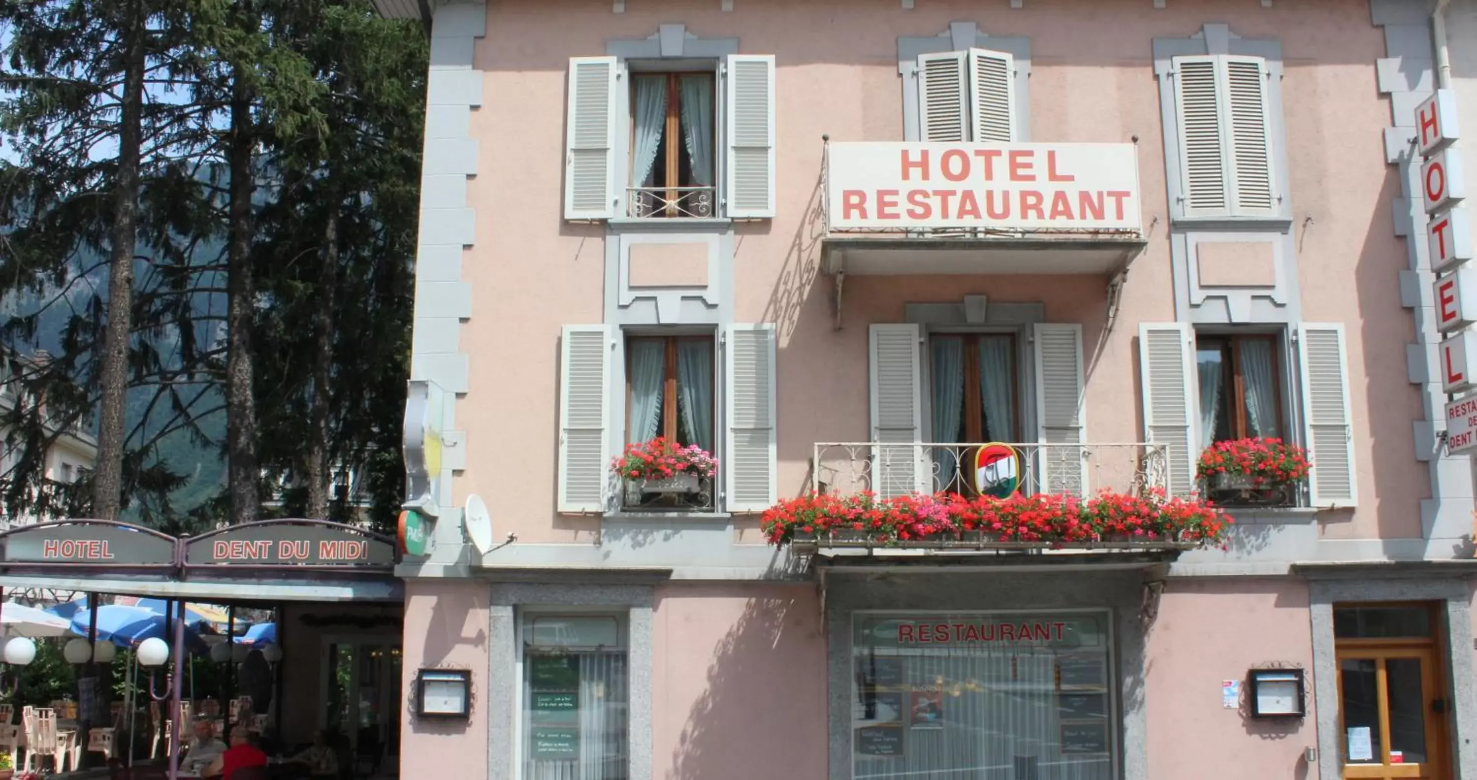 Facade/entrance, Property Building in La Dent-du-Midi Hôtel & Restaurant