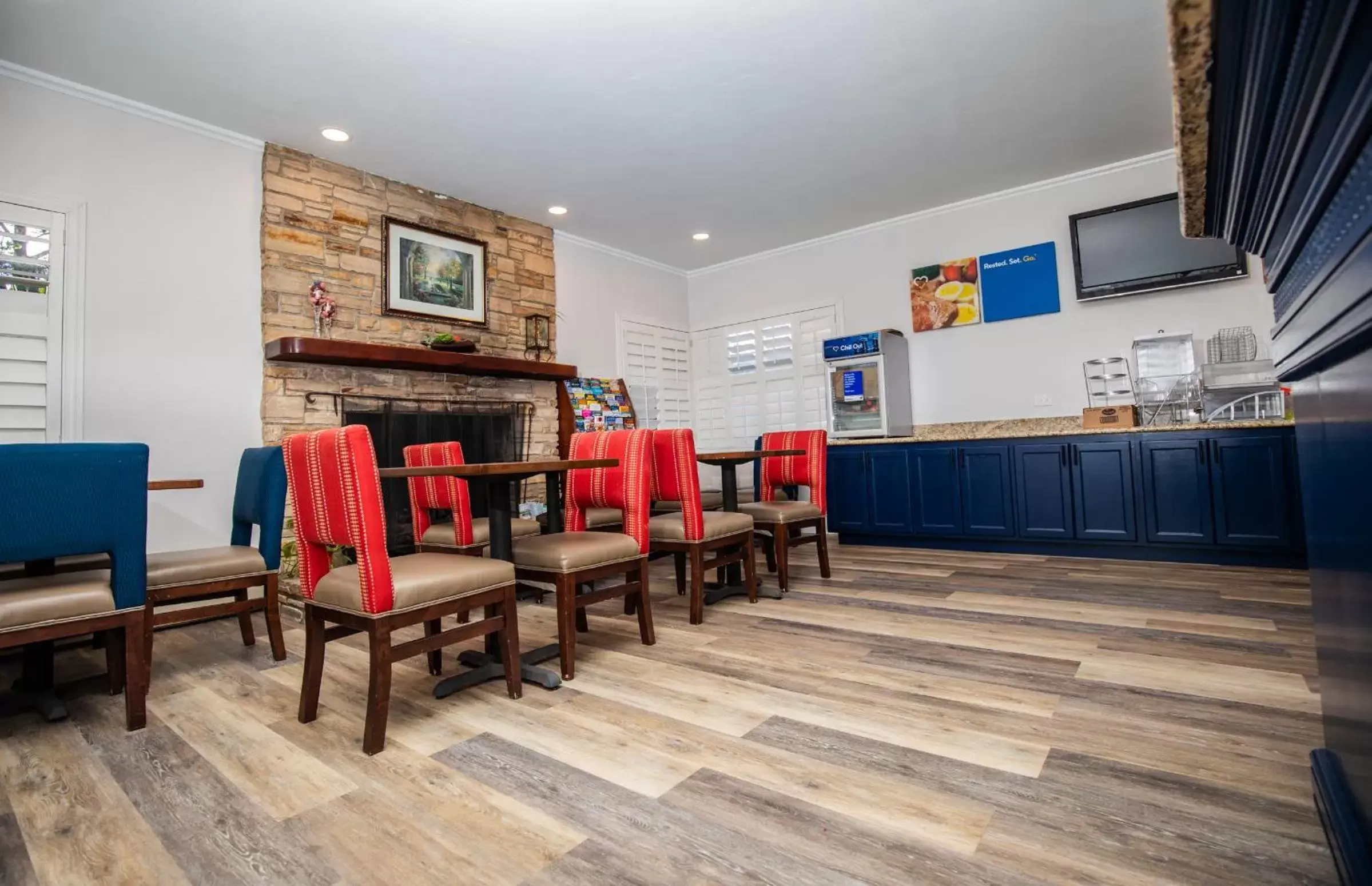 Dining area, Restaurant/Places to Eat in Comfort Inn Carmel By the Sea