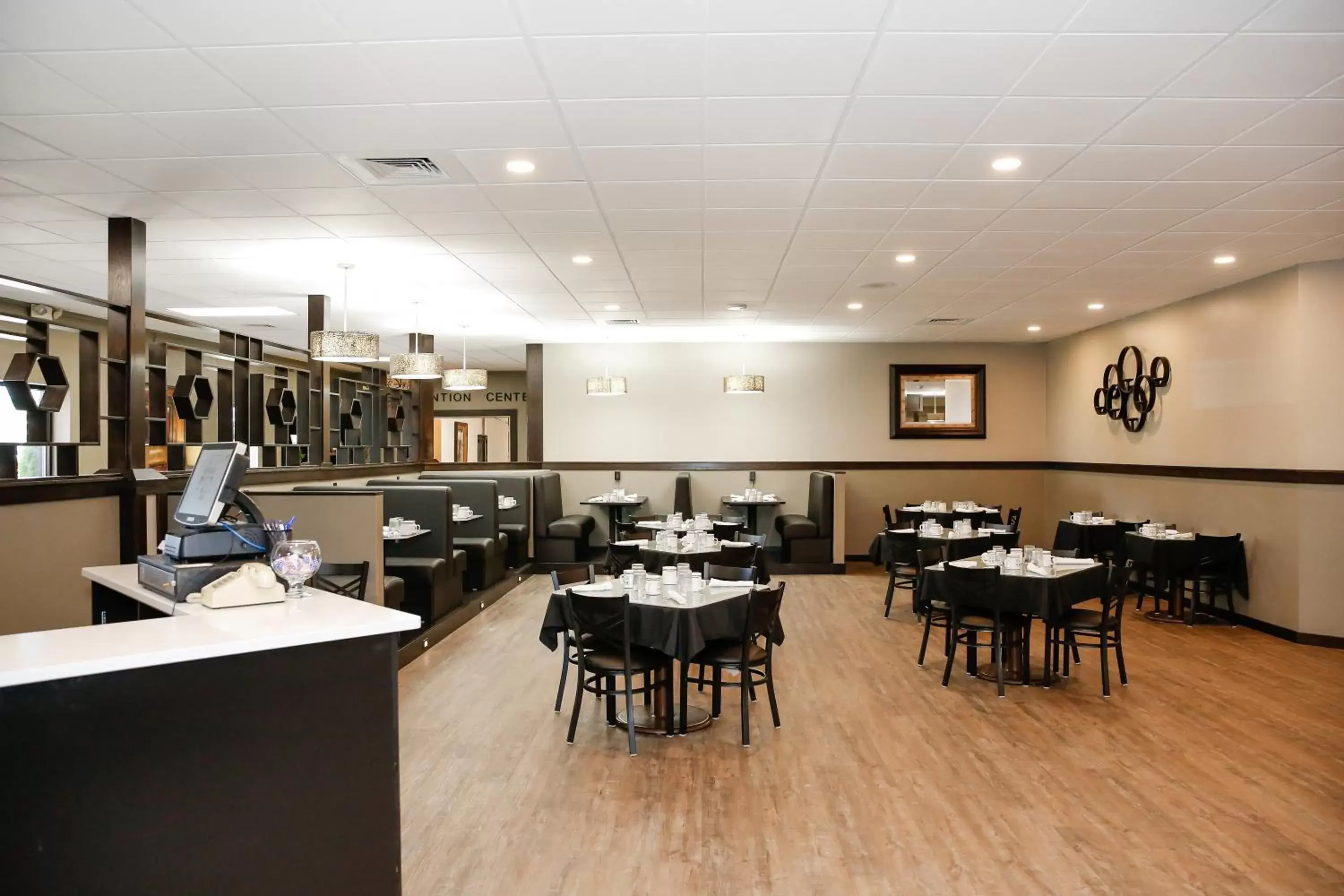 Restaurant/places to eat in Billings Hotel & Convention Center