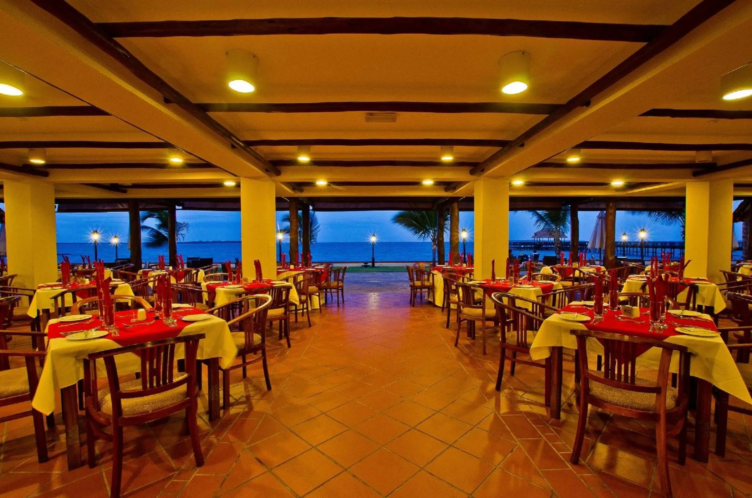 Restaurant/places to eat in White Sands Hotel