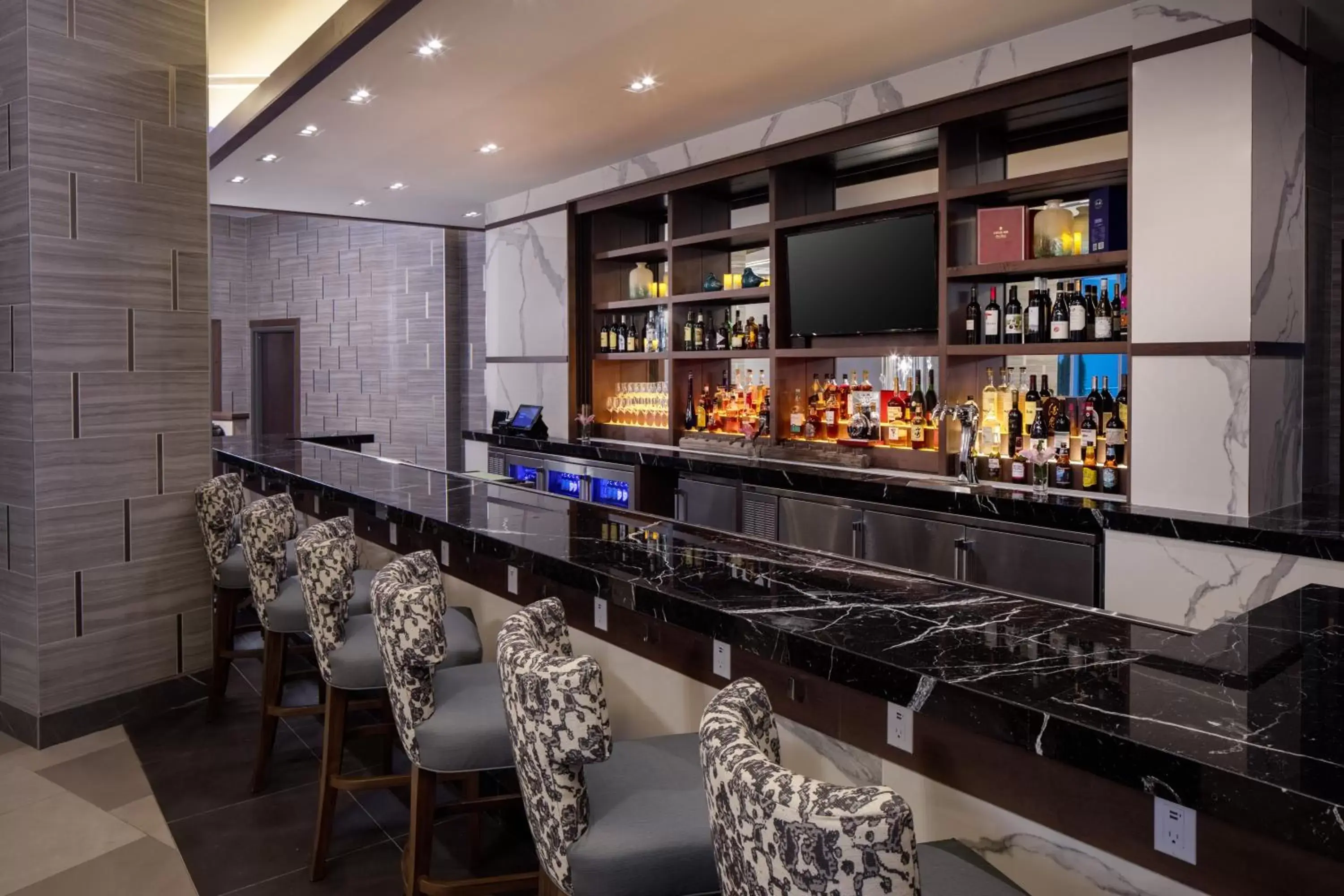 Lounge or bar, Lounge/Bar in Hotel Indigo - Flushing, an IHG Hotel