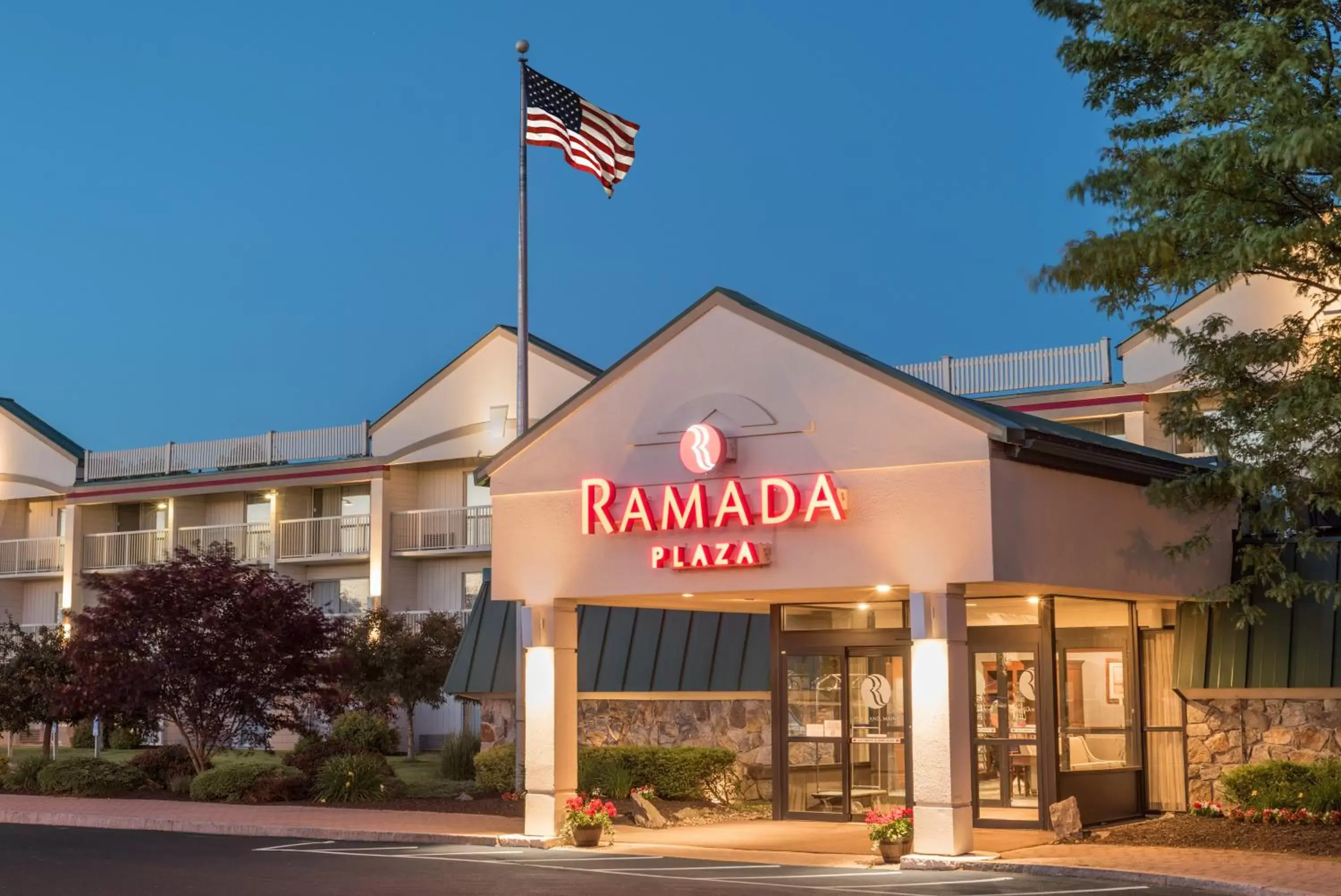 Facade/entrance, Property Building in Ramada Plaza by Wyndham Portland