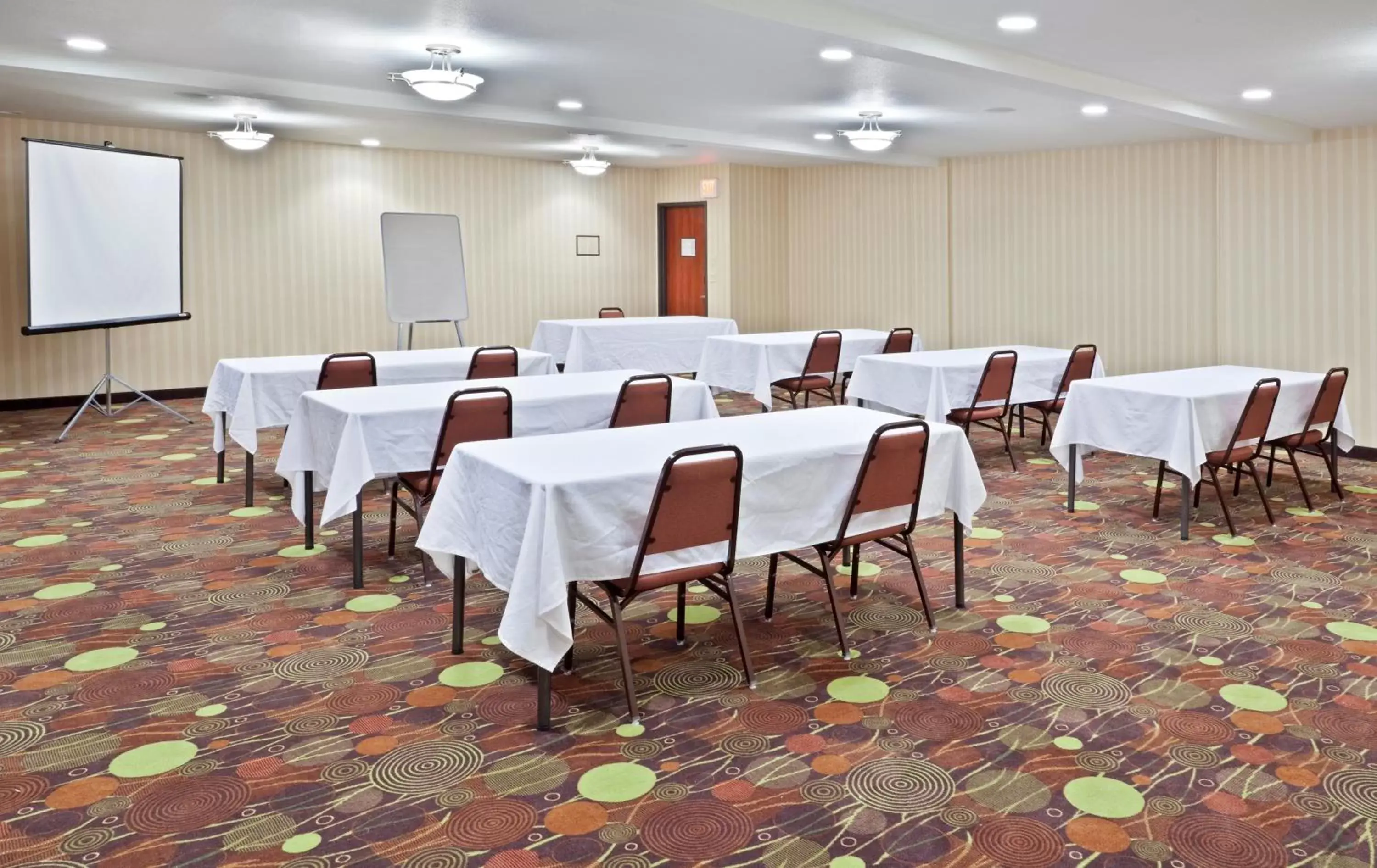 Meeting/conference room in Holiday Inn Express Portland South - Lake Oswego, an IHG Hotel