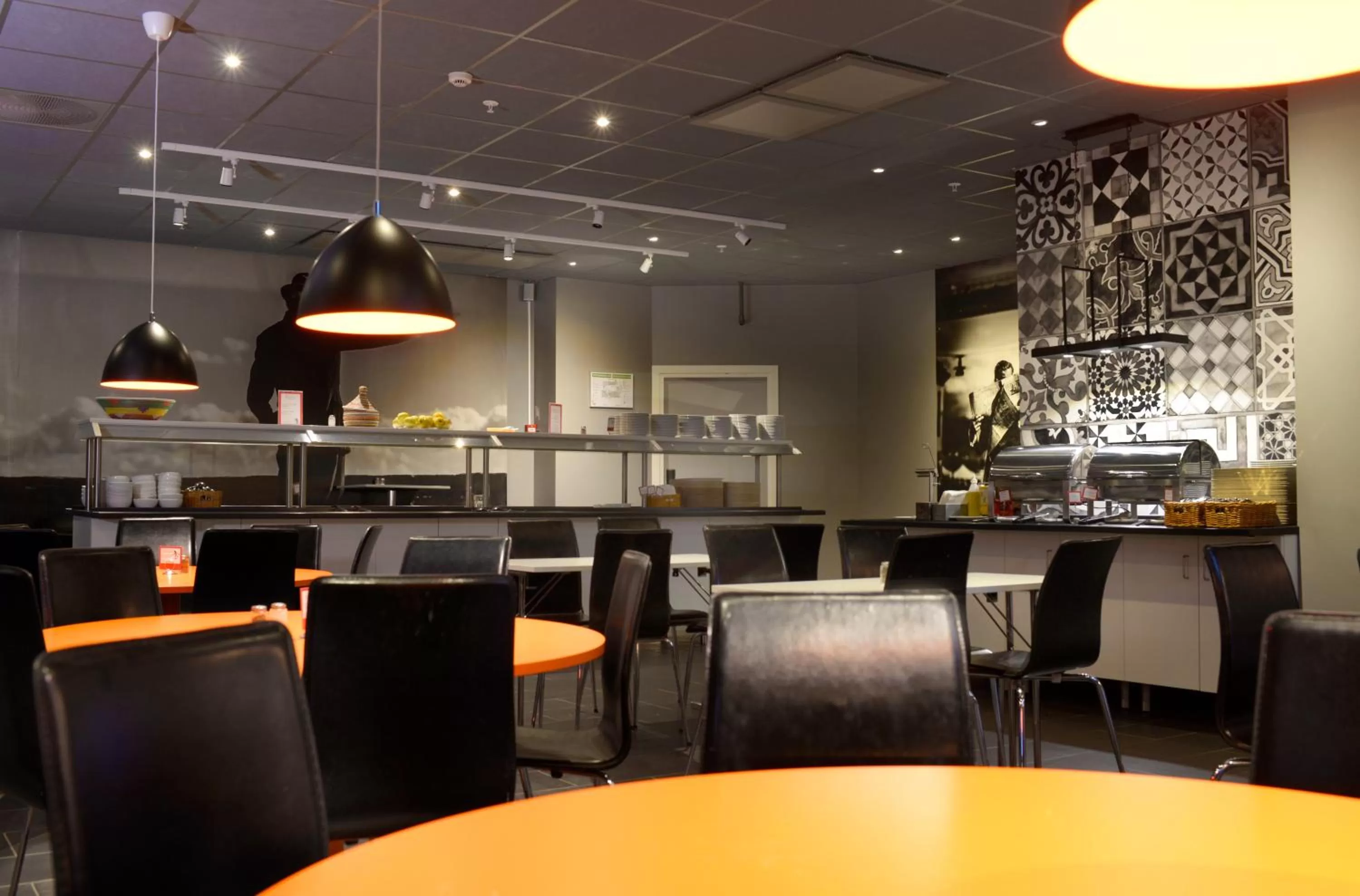 Restaurant/Places to Eat in Connect Hotel City