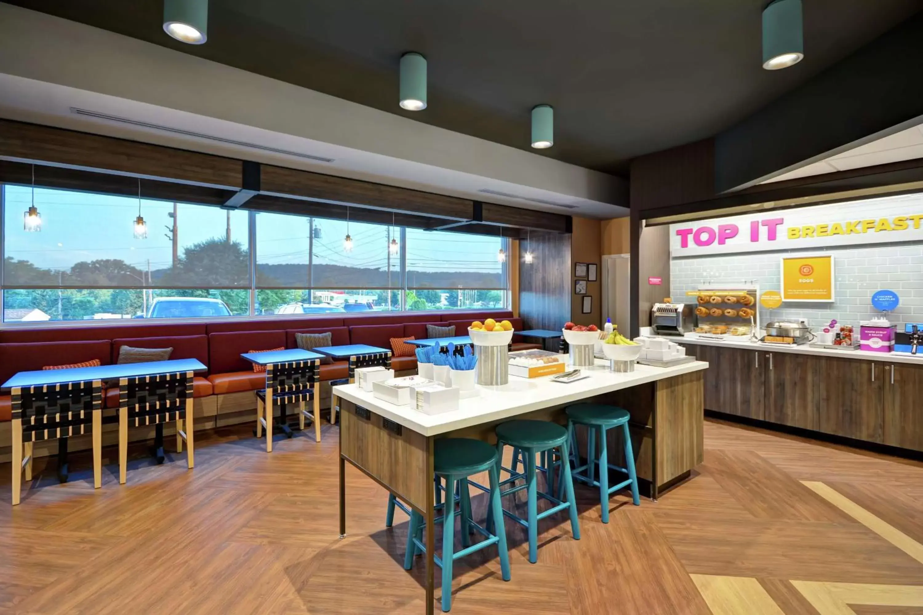 Breakfast, Restaurant/Places to Eat in Tru By Hilton Denver, PA