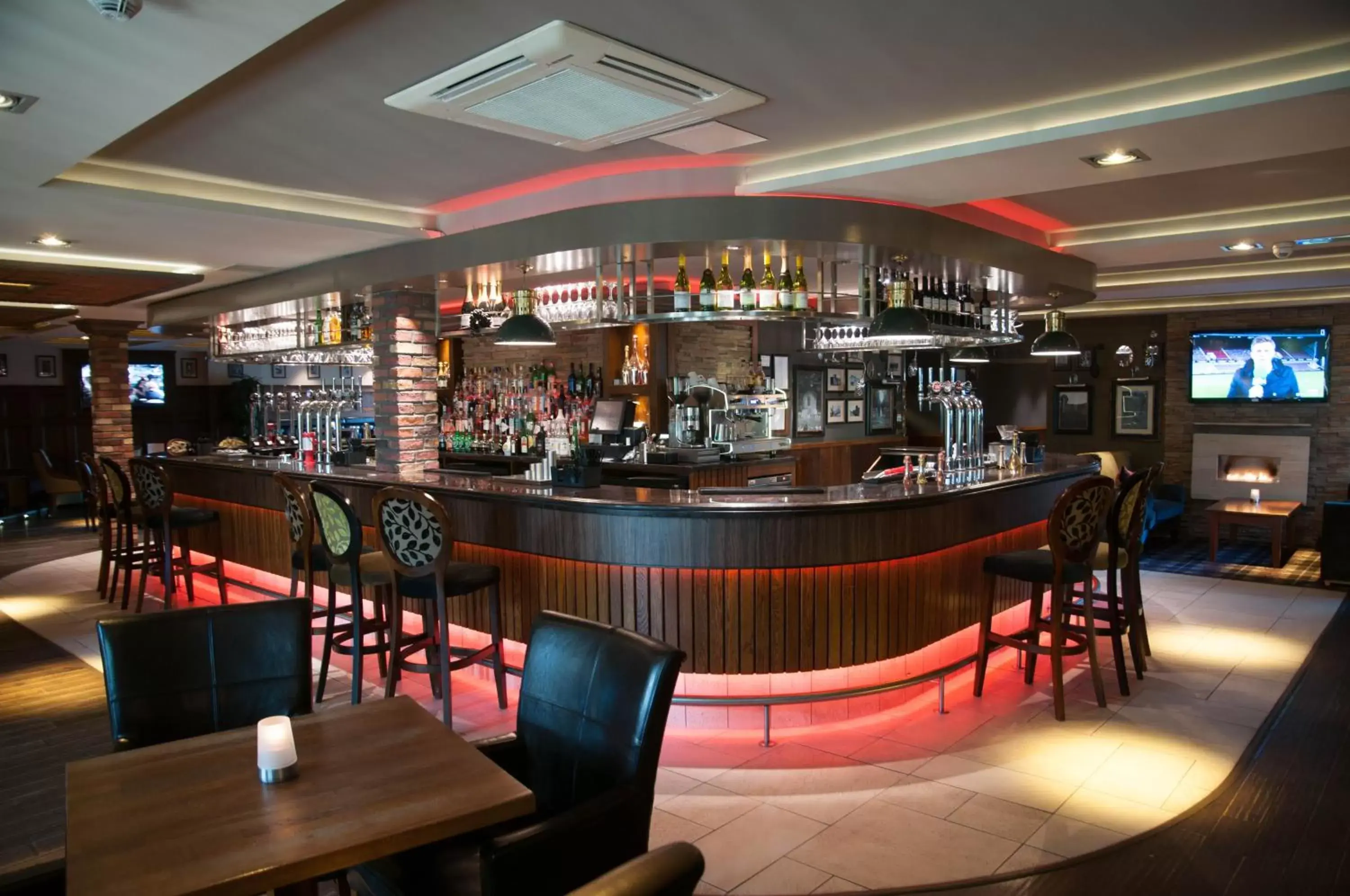 Property building, Lounge/Bar in The Torrance Hotel