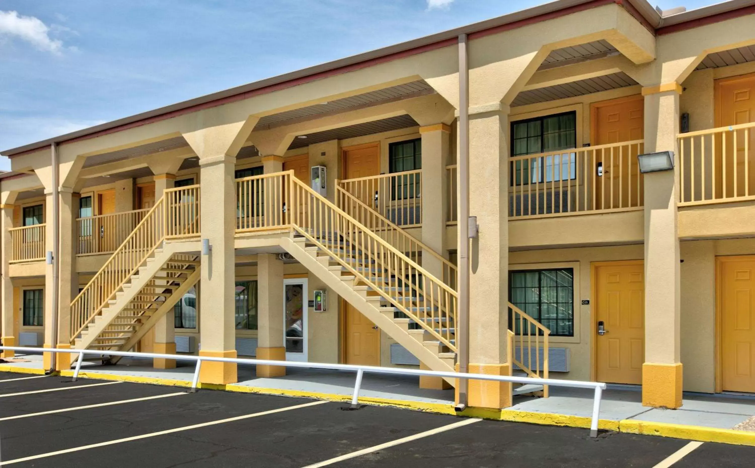 Property building in Super 8 by Wyndham Palestine TX Property building in Super 8 by Wyndham Palestine TX